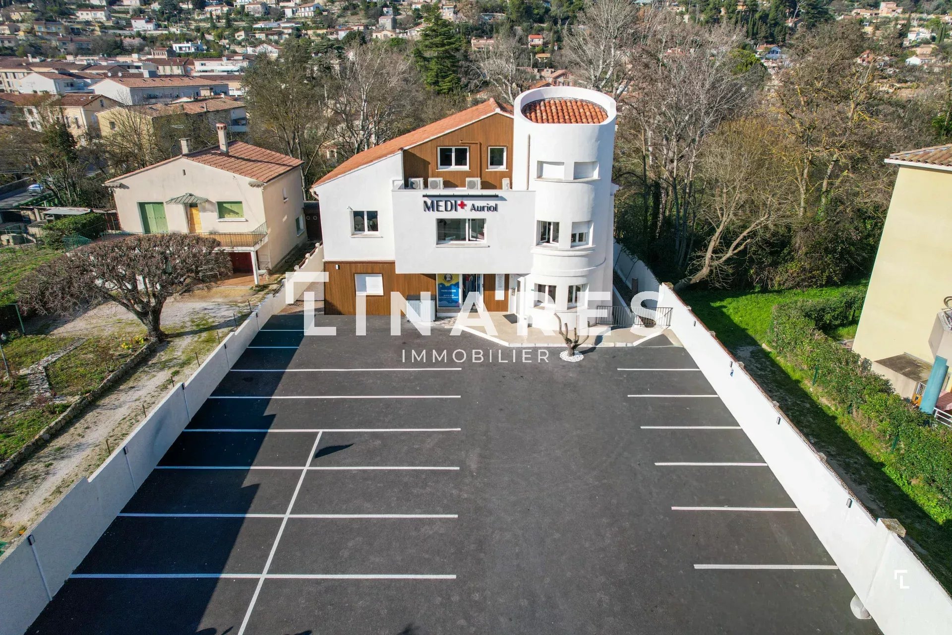 LE CENTRE MEDICAL D'AURIOL - Local Médical et Para médical + Parking - 13390
