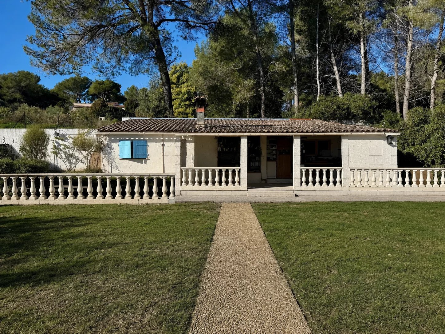 VALLAURIS – HOUSE TO RENOVATE – ABSOLUTE PEACE AND QUIET