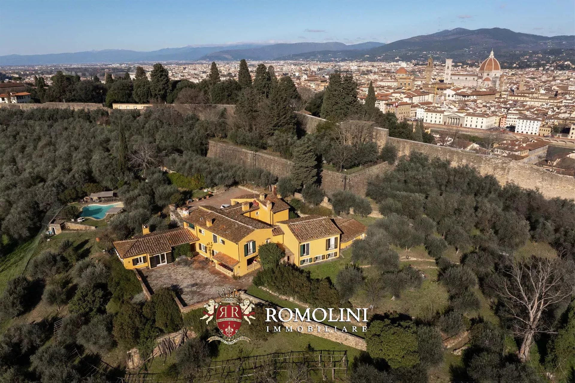 8 Bedroom Villa/Townhouse's Image 14
