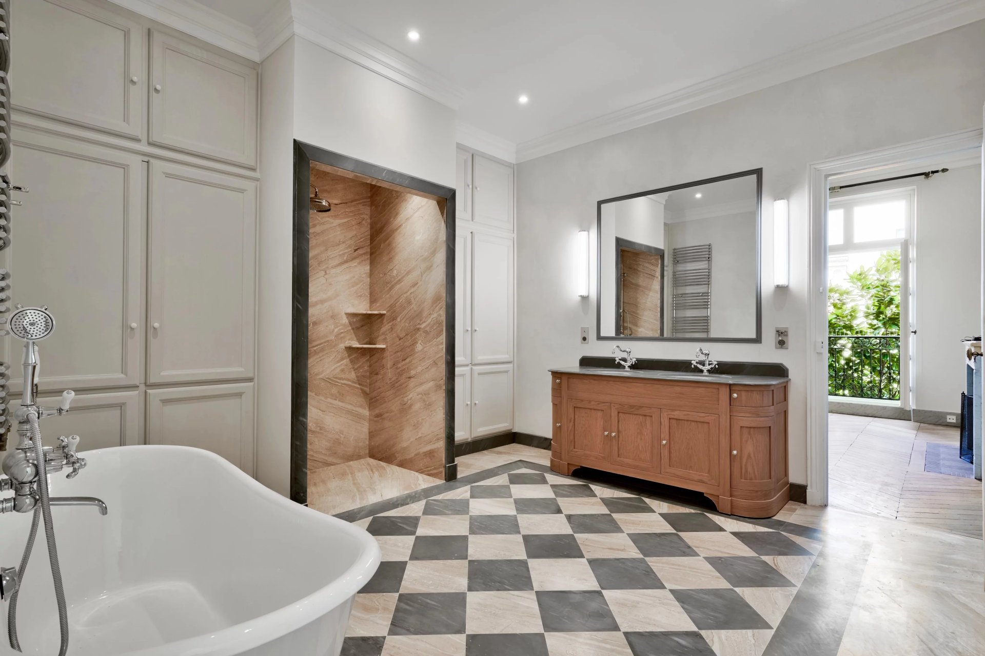 8 Bedroom Villa/Townhouse's Image 12