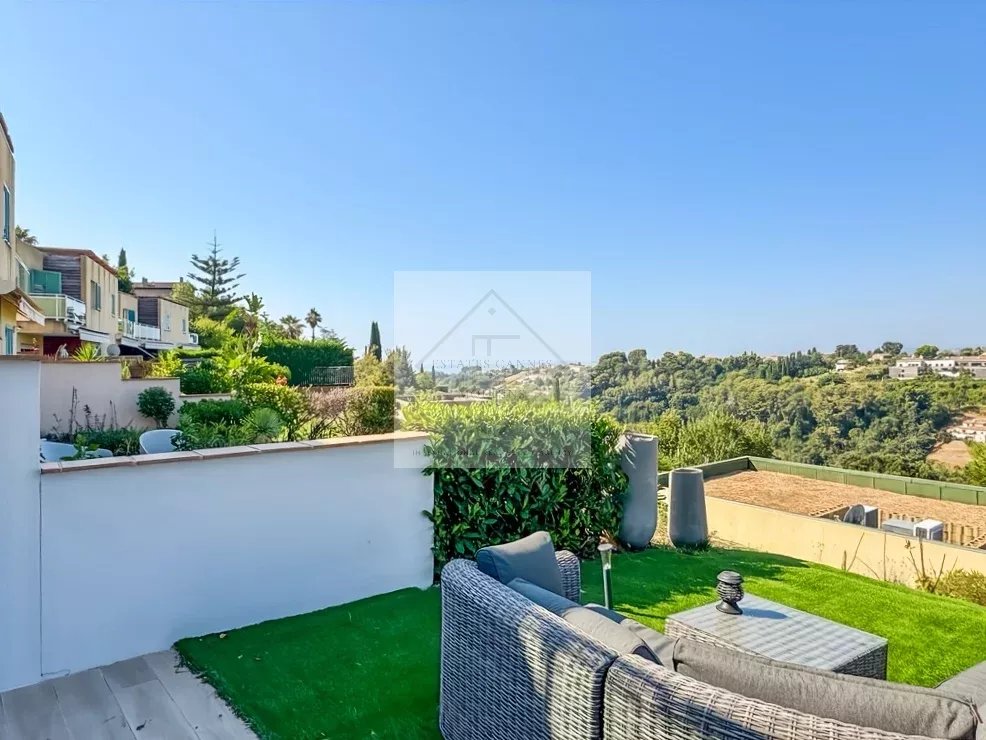 MAGNIFIQUE MAISON MITOYENNE AVEC VUE MER & COLLINES – 4 CHAMBRES – DOUBLE GARAGE – PISCINE — photo 24
