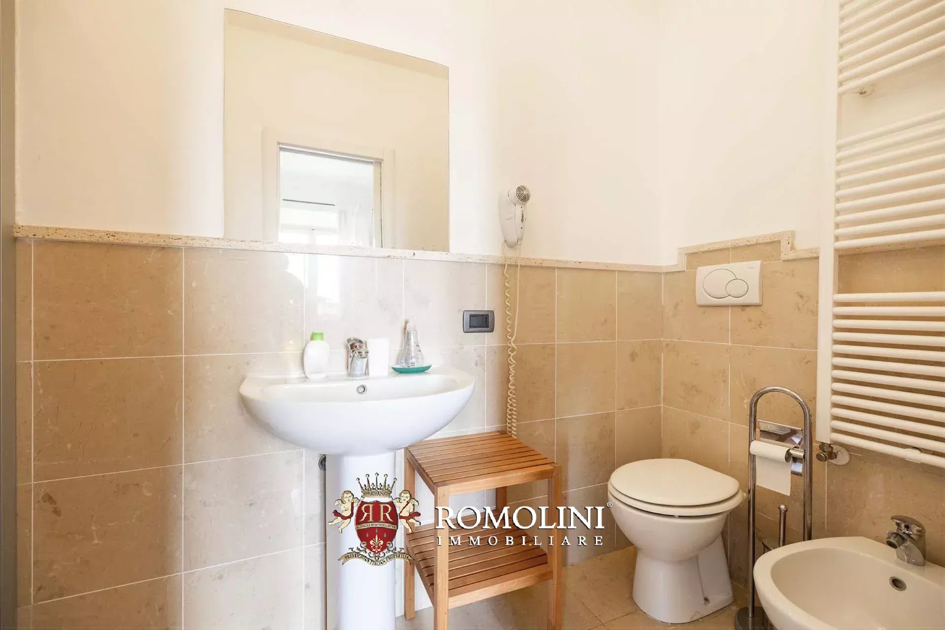 6 Bedroom Villa/Townhouse's Image 39