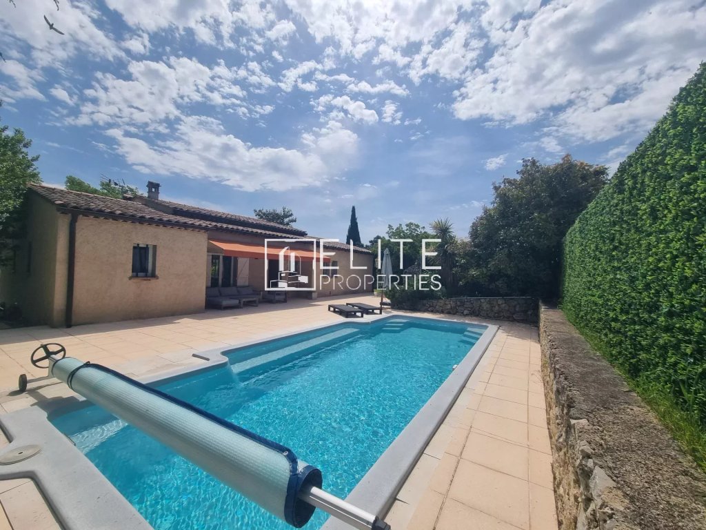 Villa for sale in Grasse — FOR SALE - 5-room single-storey house with swimming pool - quiet, sought-after area