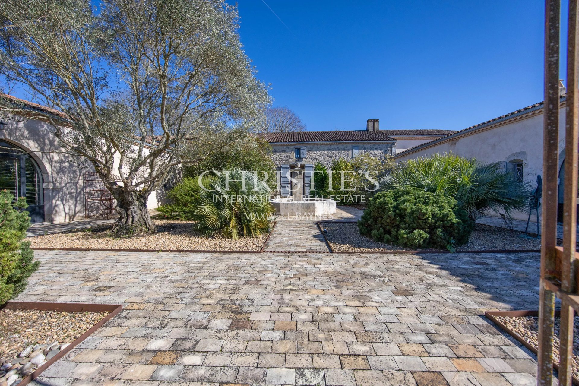 10 Bedroom Villa/Townhouse's Image 4