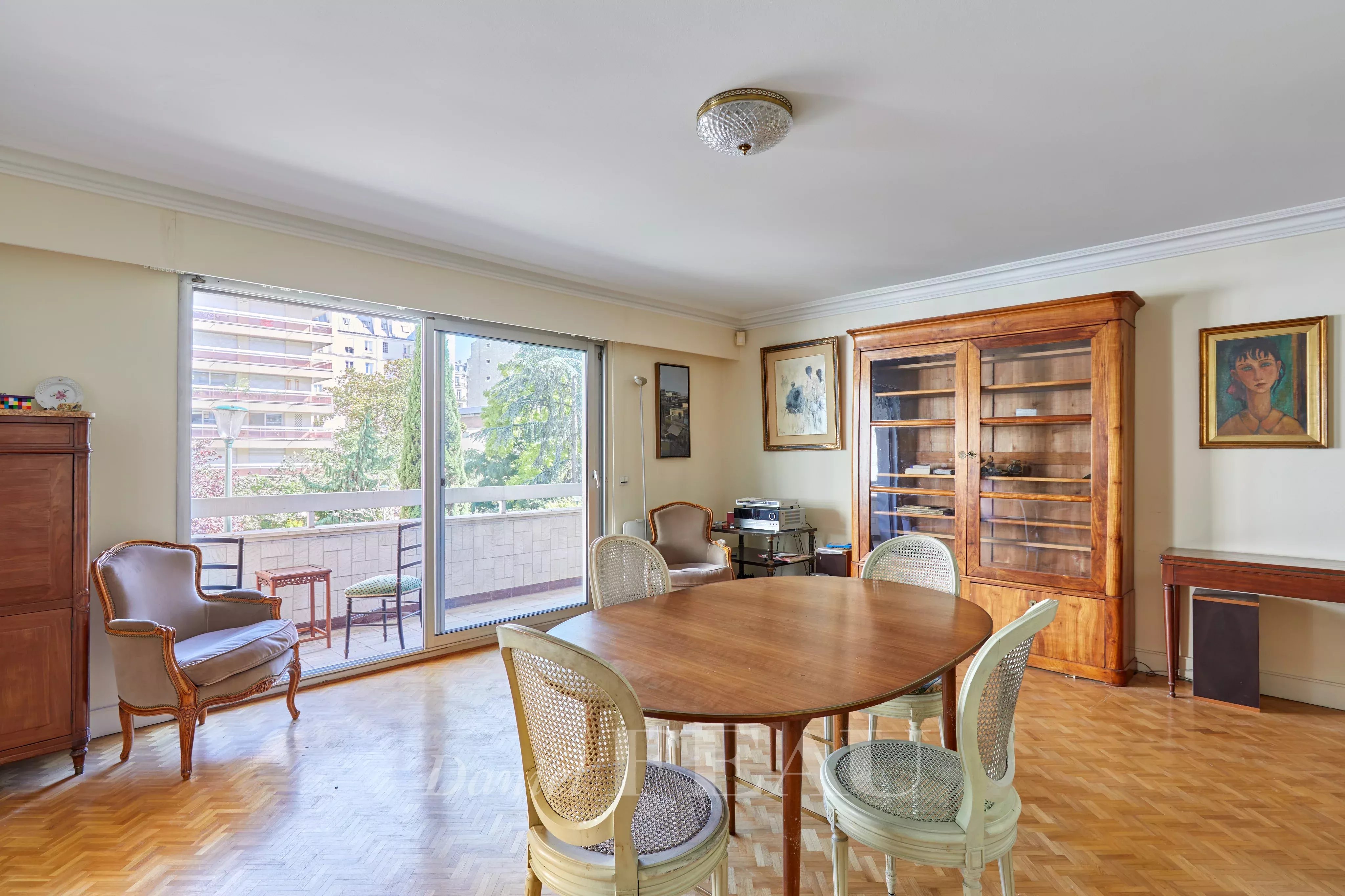 Sale Apartment Paris 17th