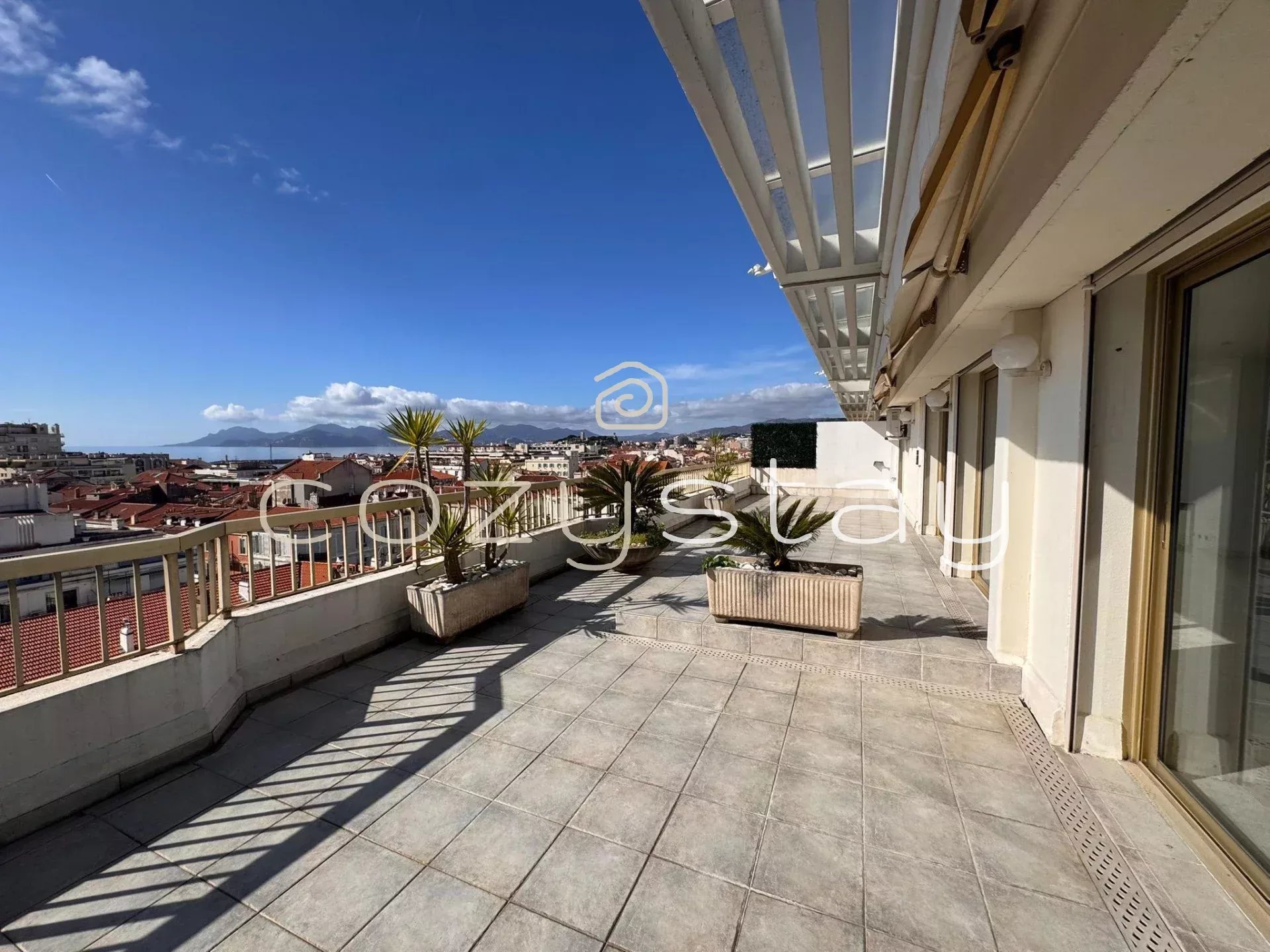 Penthouse à rénover, centre ville Cannes