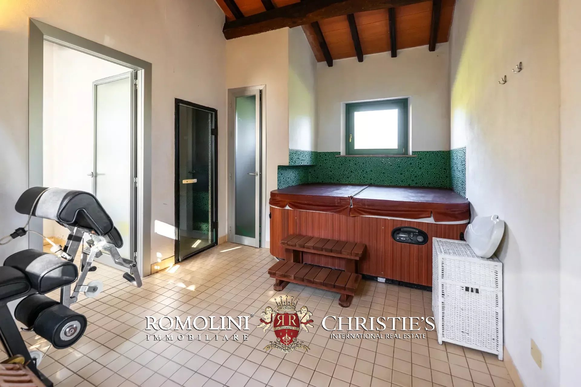 6 Bedroom Villa/Townhouse's Image 45