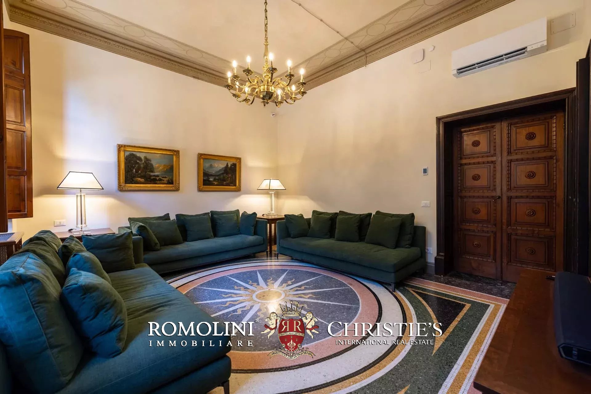 8 Bedroom Villa/Townhouse's Image 41
