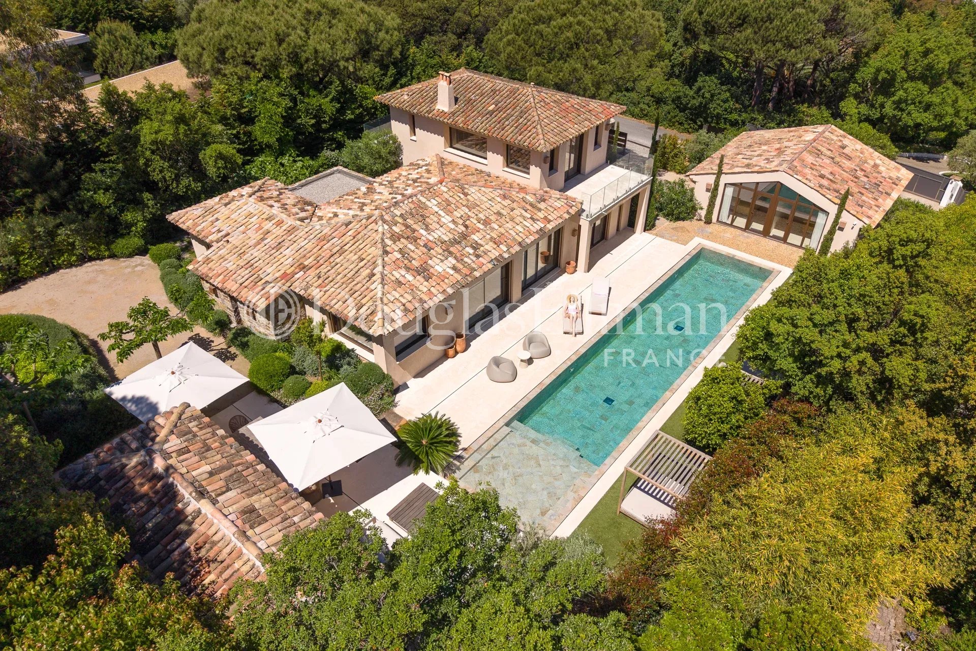 SAINT-TROPEZ : Nouvelle Villa avec Piscine et 7 Chambres à Ramatuelle