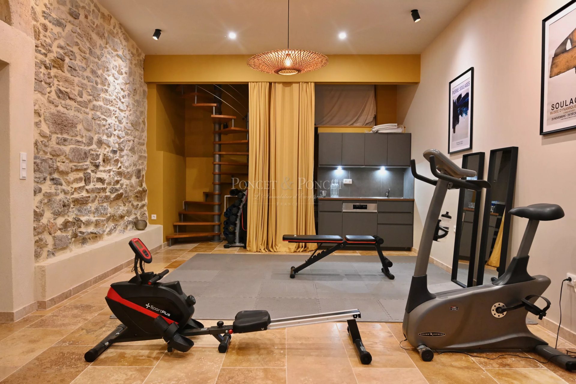10 Bedroom Villa/Townhouse's Image 11