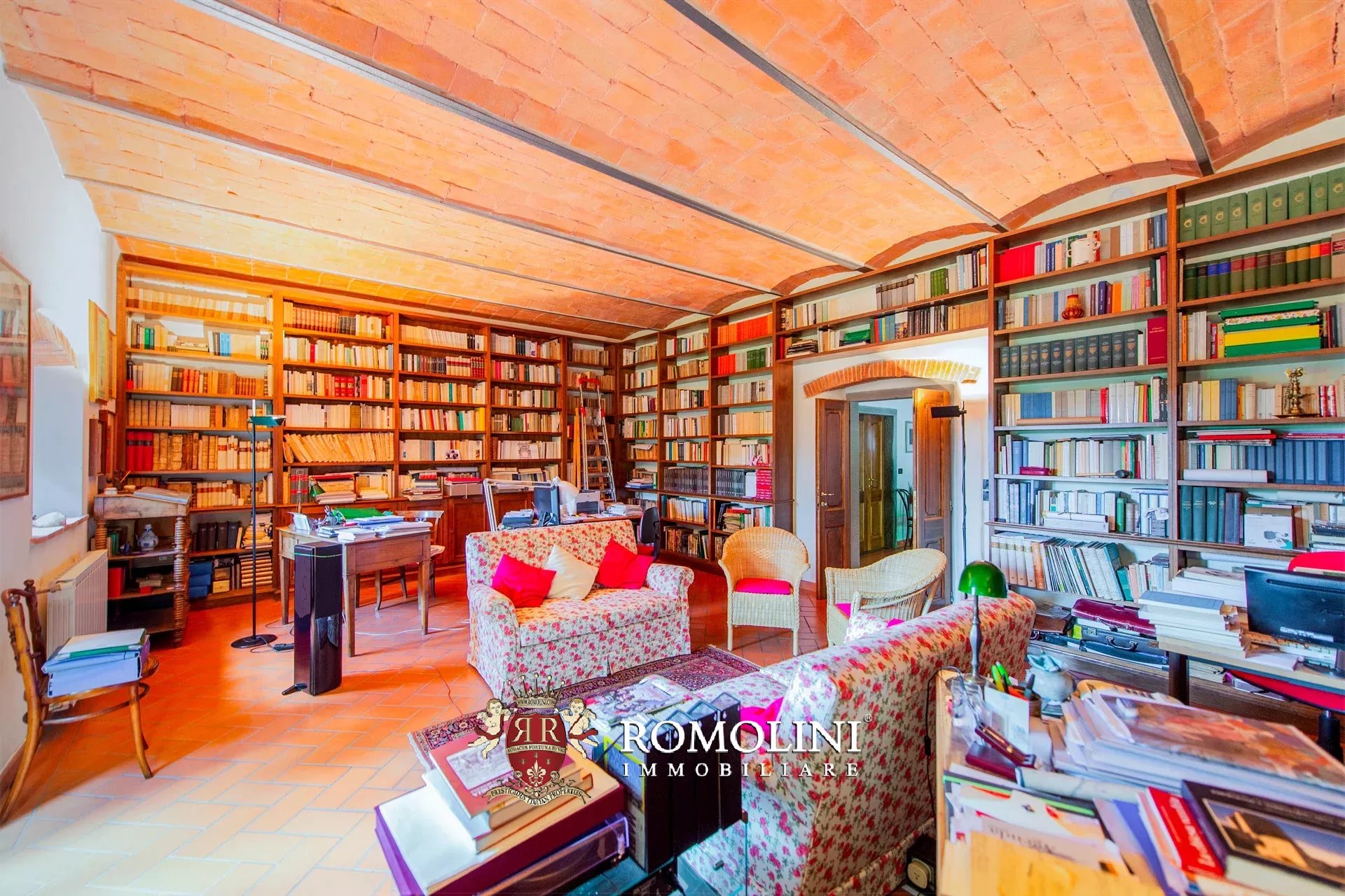 6 Bedroom Villa/Townhouse's Image 26