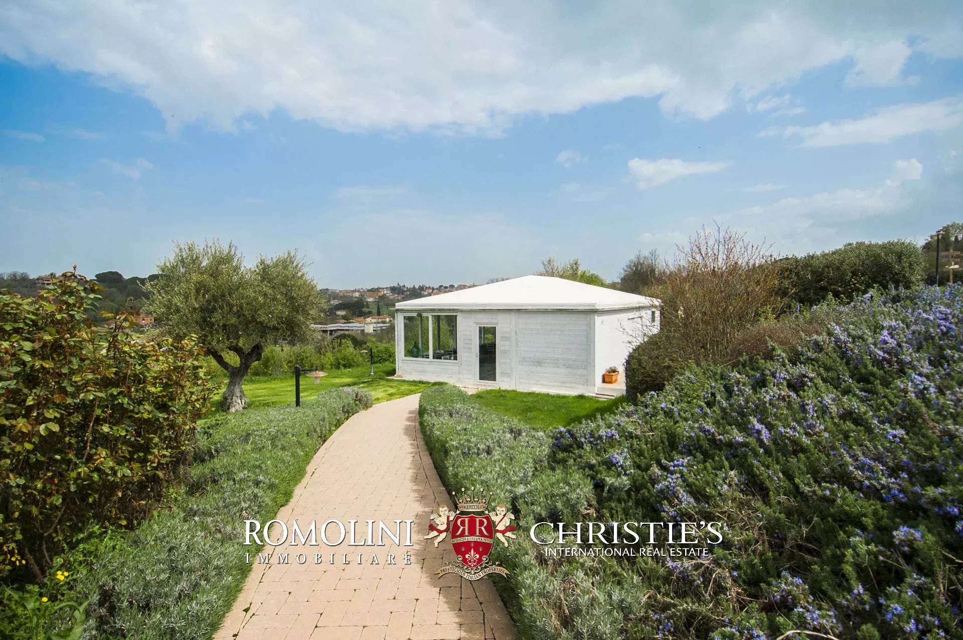 9 Bedroom Villa/Townhouse's Image 6