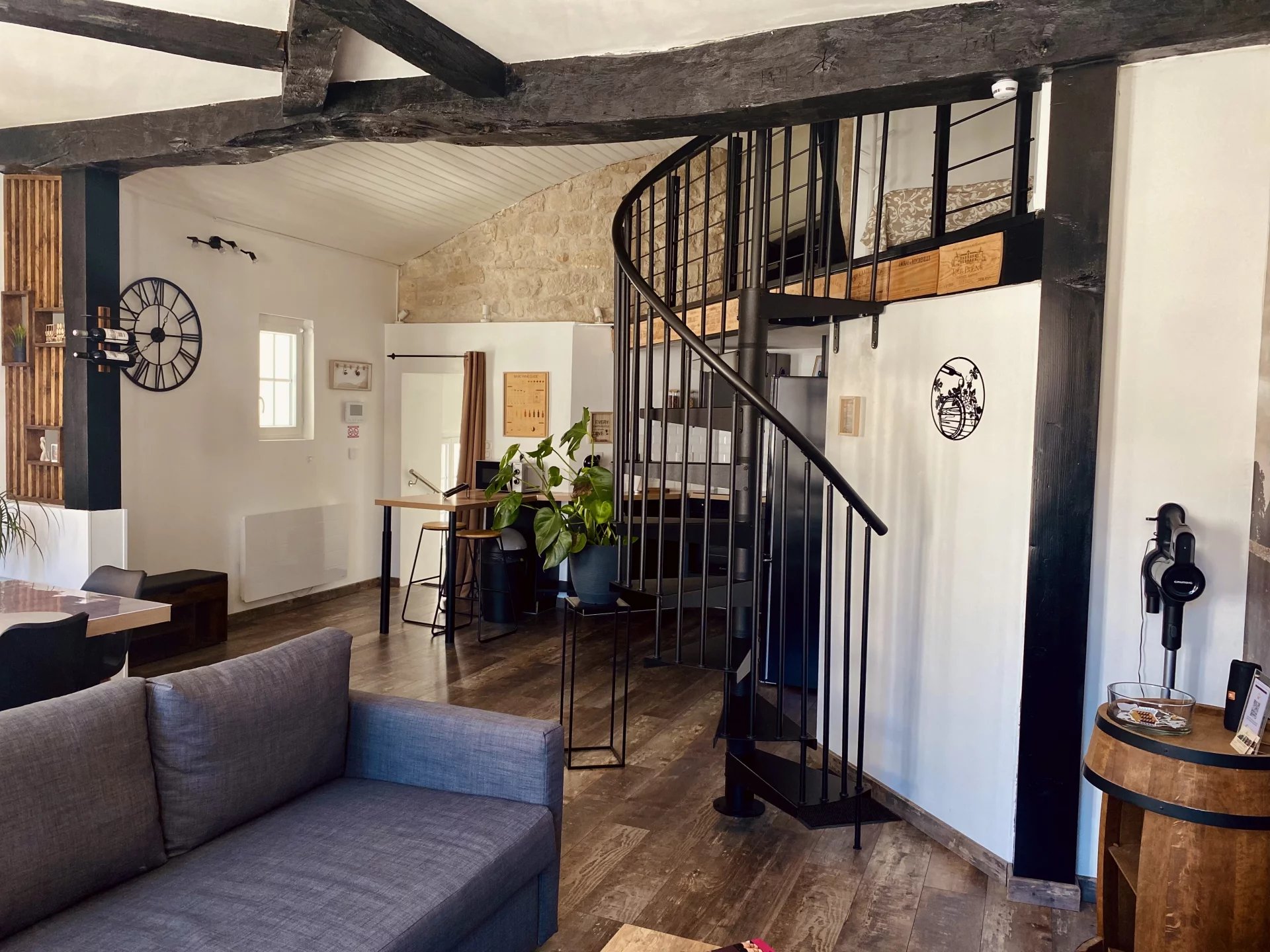 Duplex + furnished studio