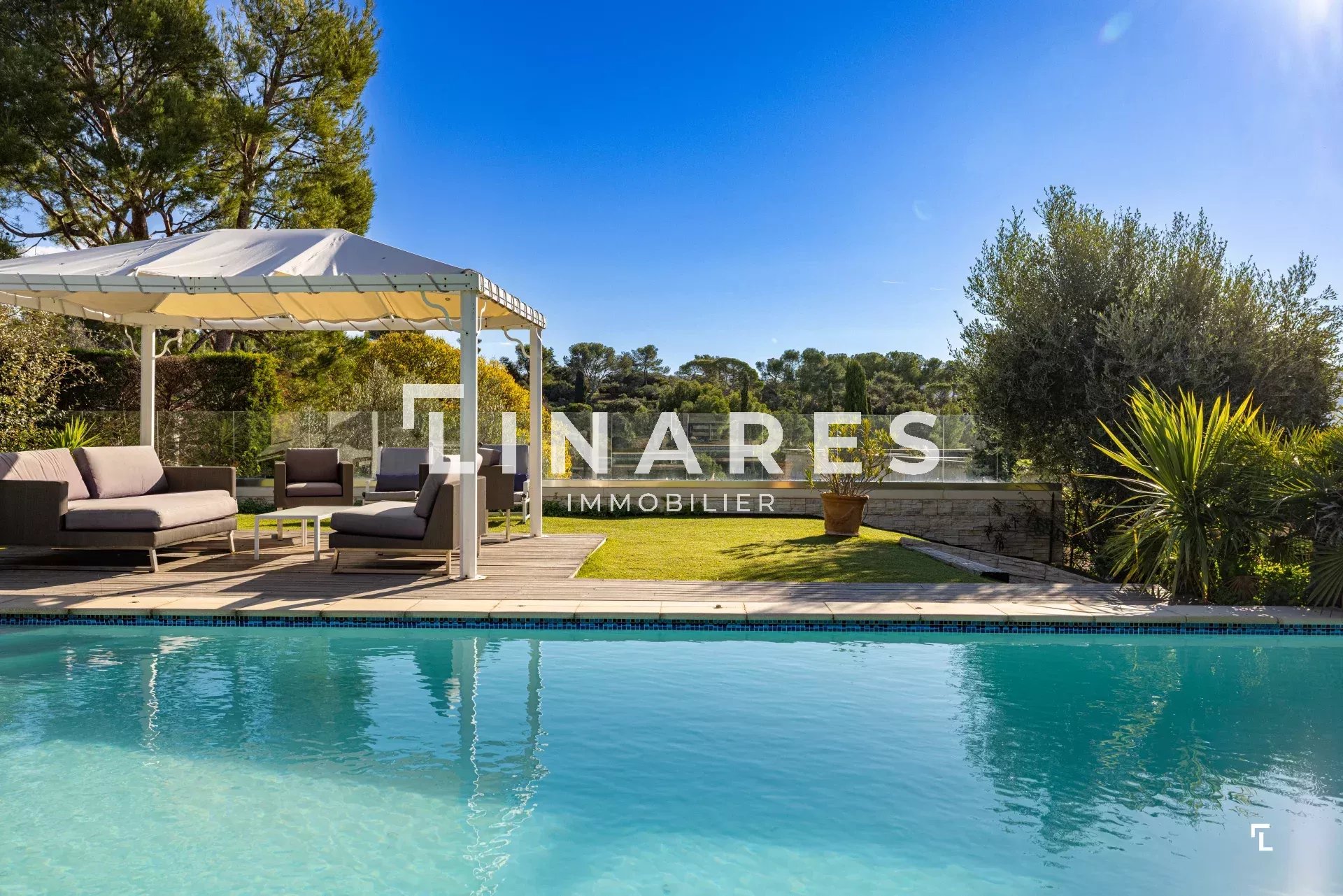 LA LUMINEUSE - Villa T9 de 400m2 - Vue mer - 13007 ROUCAS BLANC