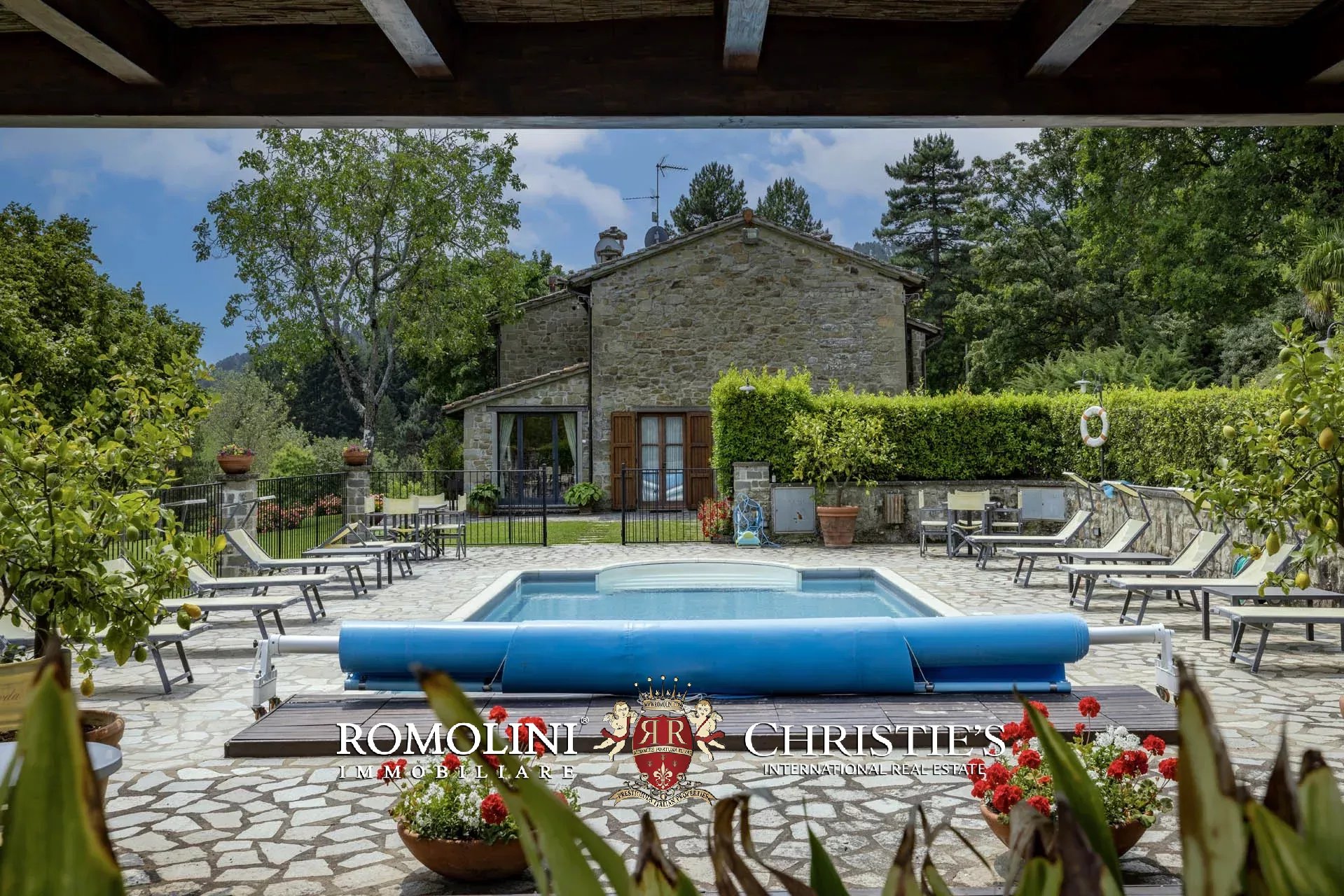 6 Bedroom Villa/Townhouse's Image 21