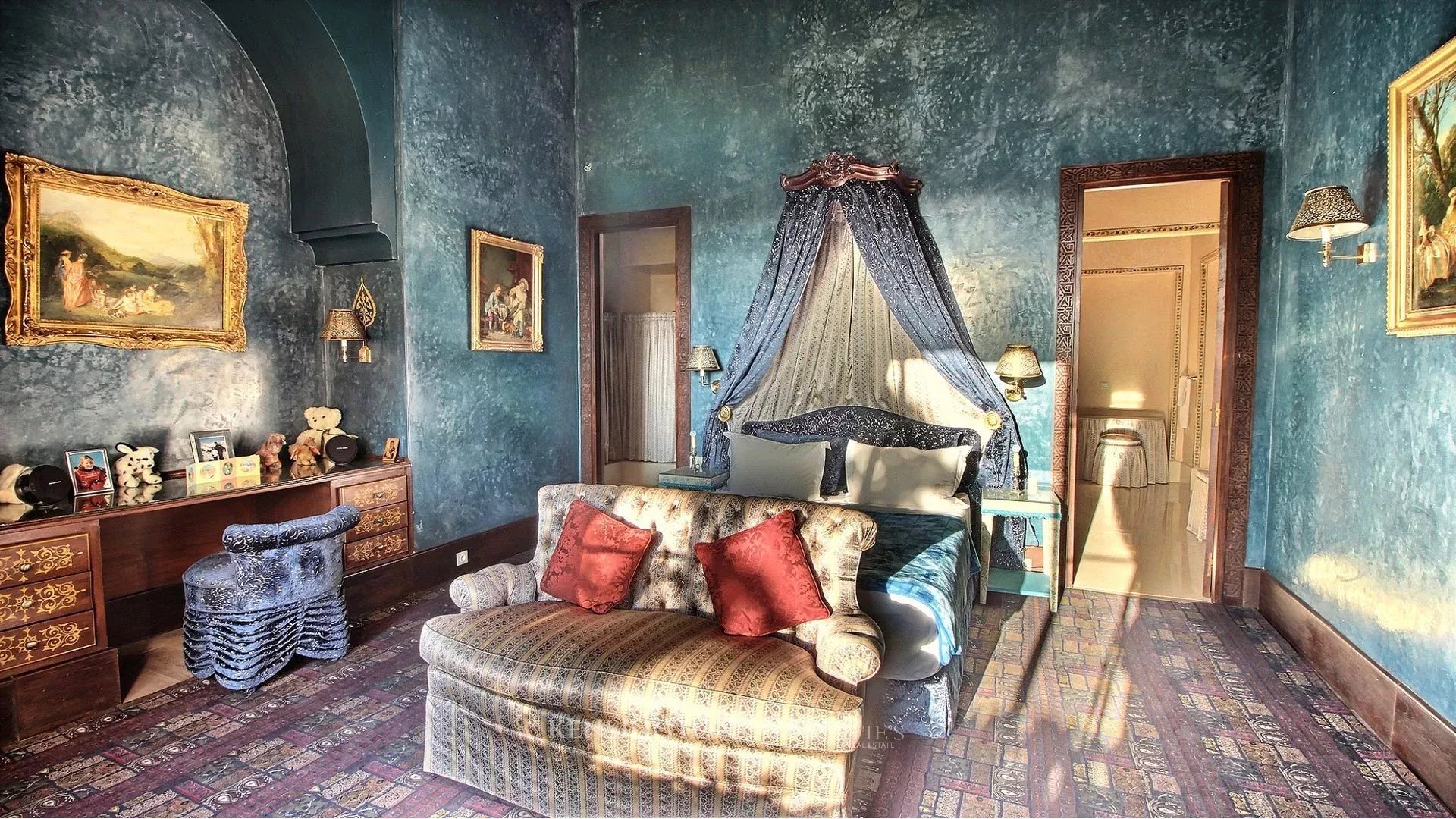 9 Bedroom Villa/Townhouse's Image 16