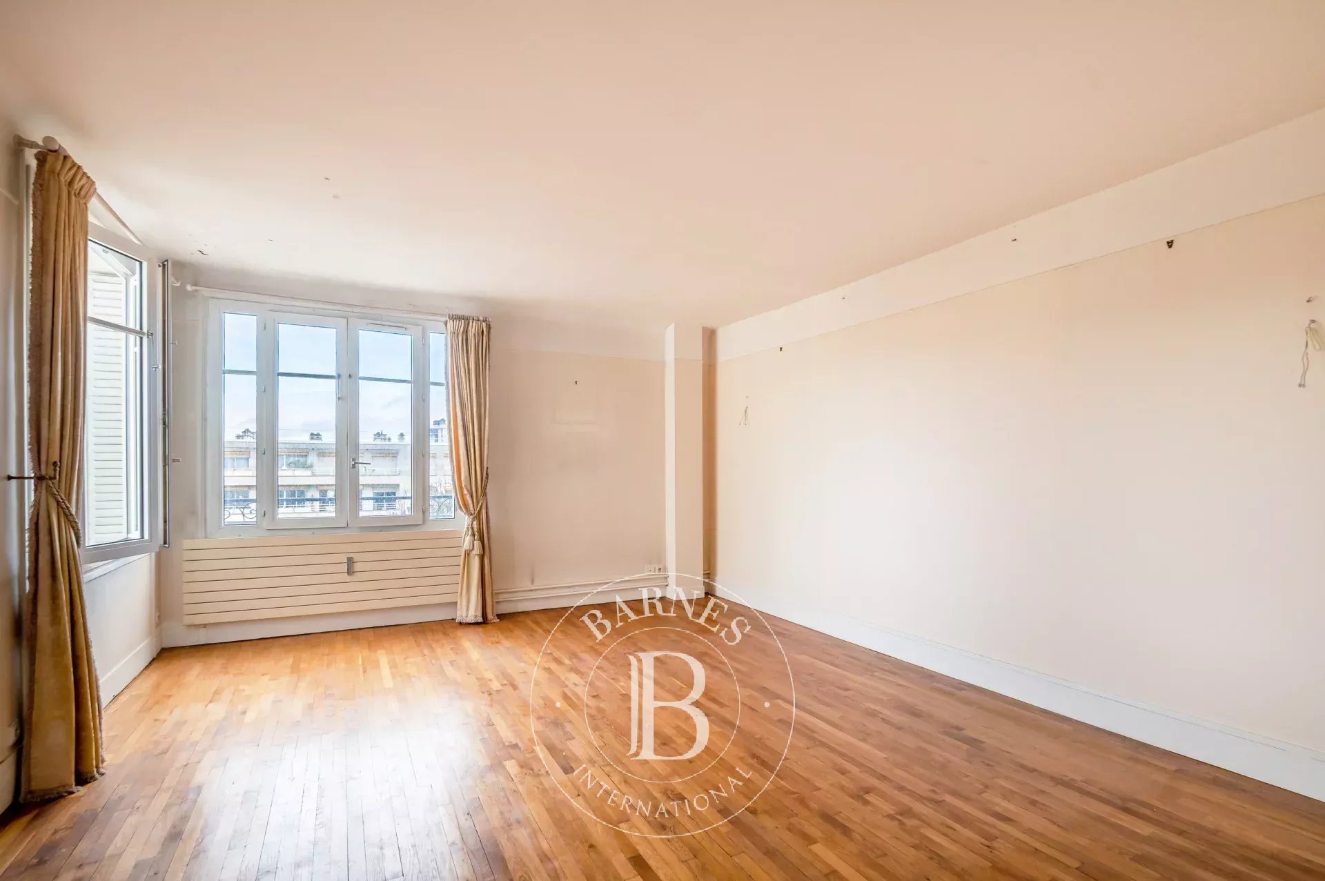 Neuilly - Argenson - 3-bedroom apartment - Upper floor - Unobstructed views - picture 4