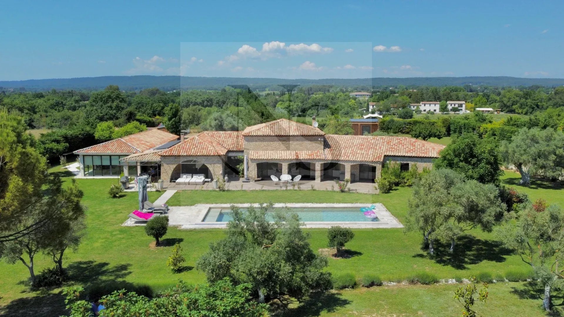 AIX-EN-PROVENCE / MODERN STONE VILLA ON ONE LEVEL AT THE GATES OF THE CITY CENTER