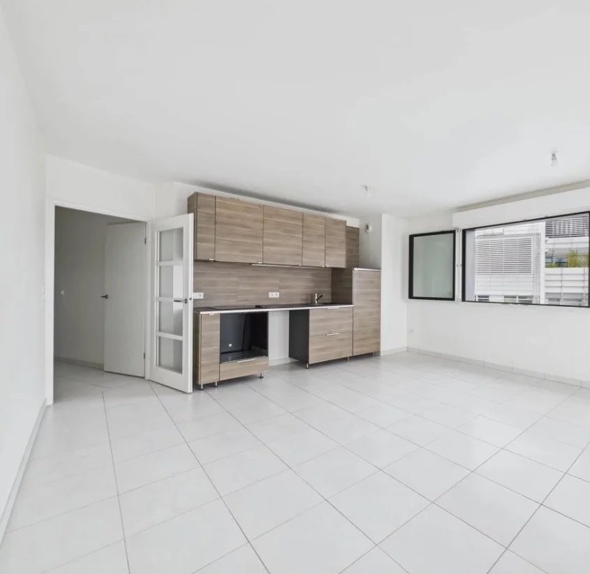 92040 ISSY-LES-MOULINEAUX - APPARTEMENT 2 PIÈCES AVEC VUE EXCEPT - Image Array