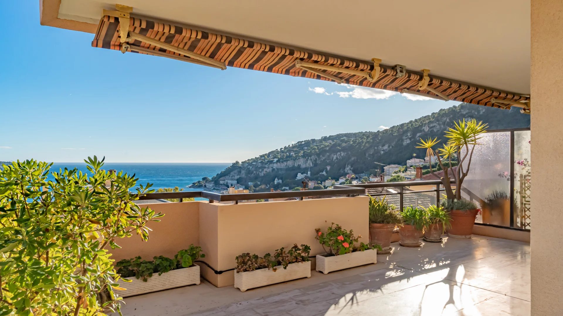 Appartement central avec vue mer et jardin privatif