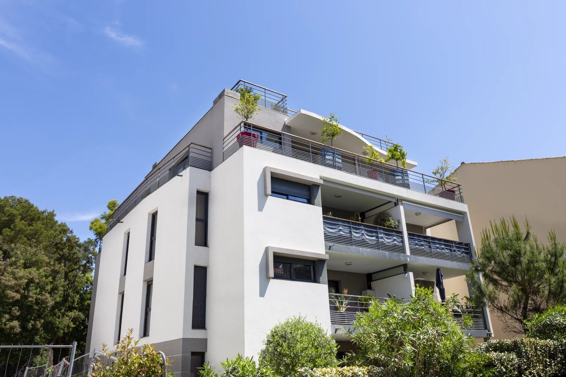 Bright penthouse with large terrace - Saint Aygulf