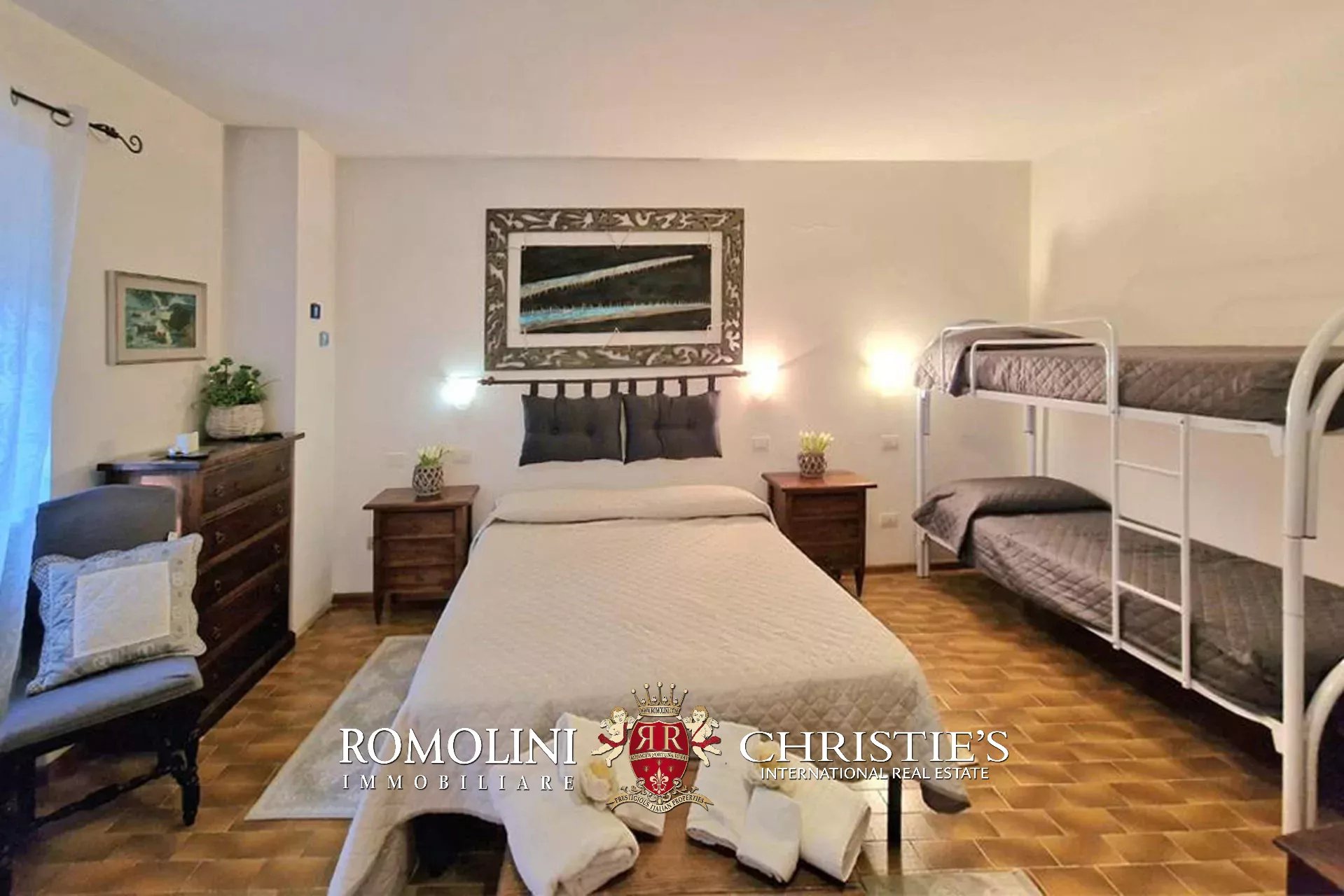 11 Bedroom Villa/Townhouse's Image 22