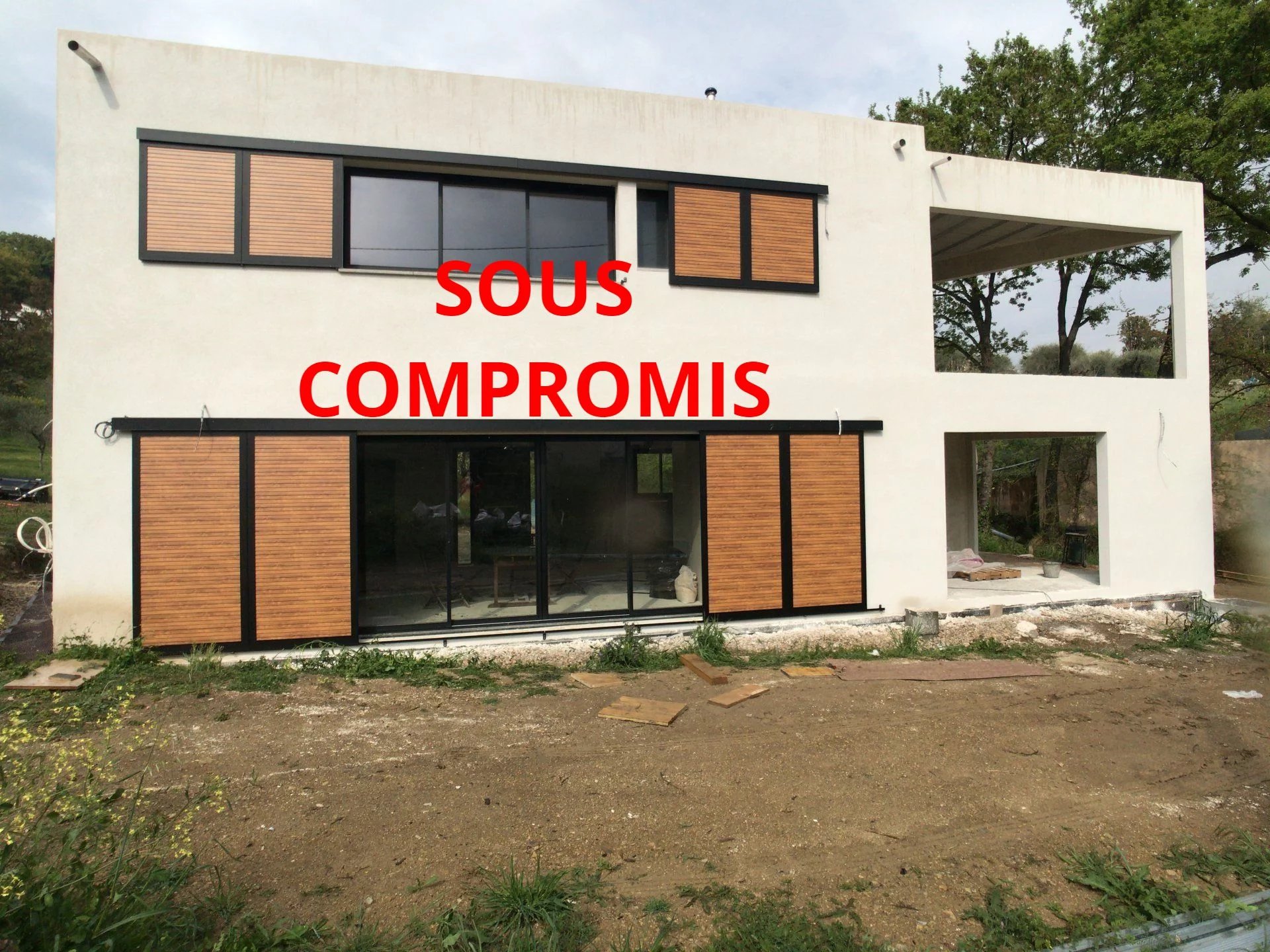 OPIO Villa  contemporaine à terminer