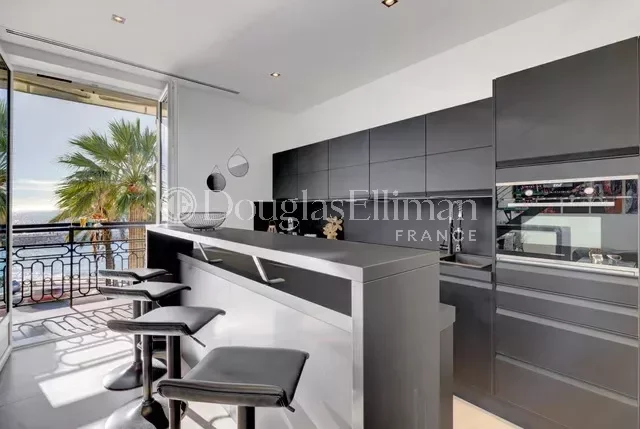 CANNES VIEUX PORT – Magnifique penthouse avec vue mer panoramique - Image nᵒ2