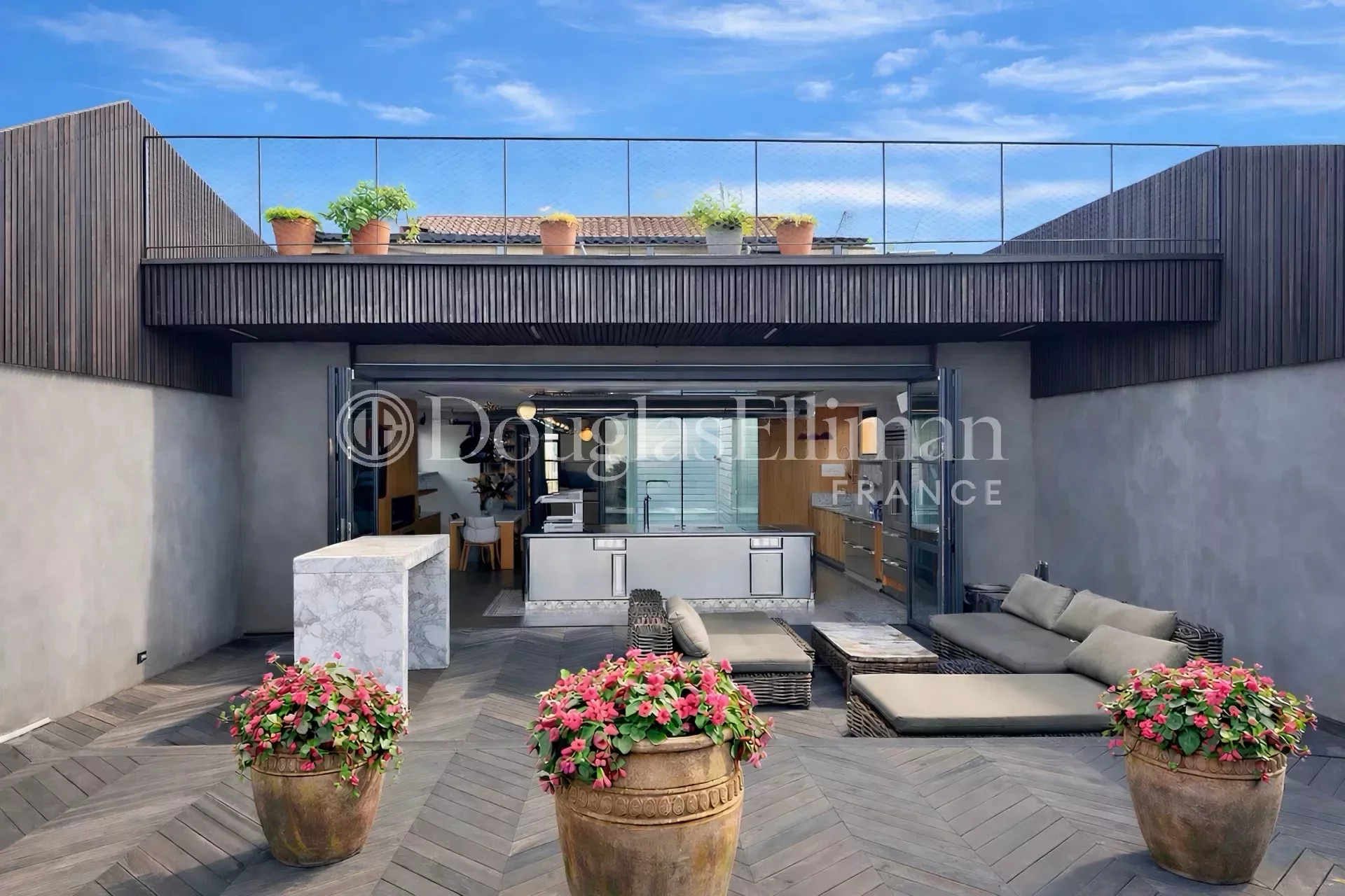 BORDEAUX CHARTRONS – Luxe Suspendu – Terrasses et Garage - Image nᵒ2