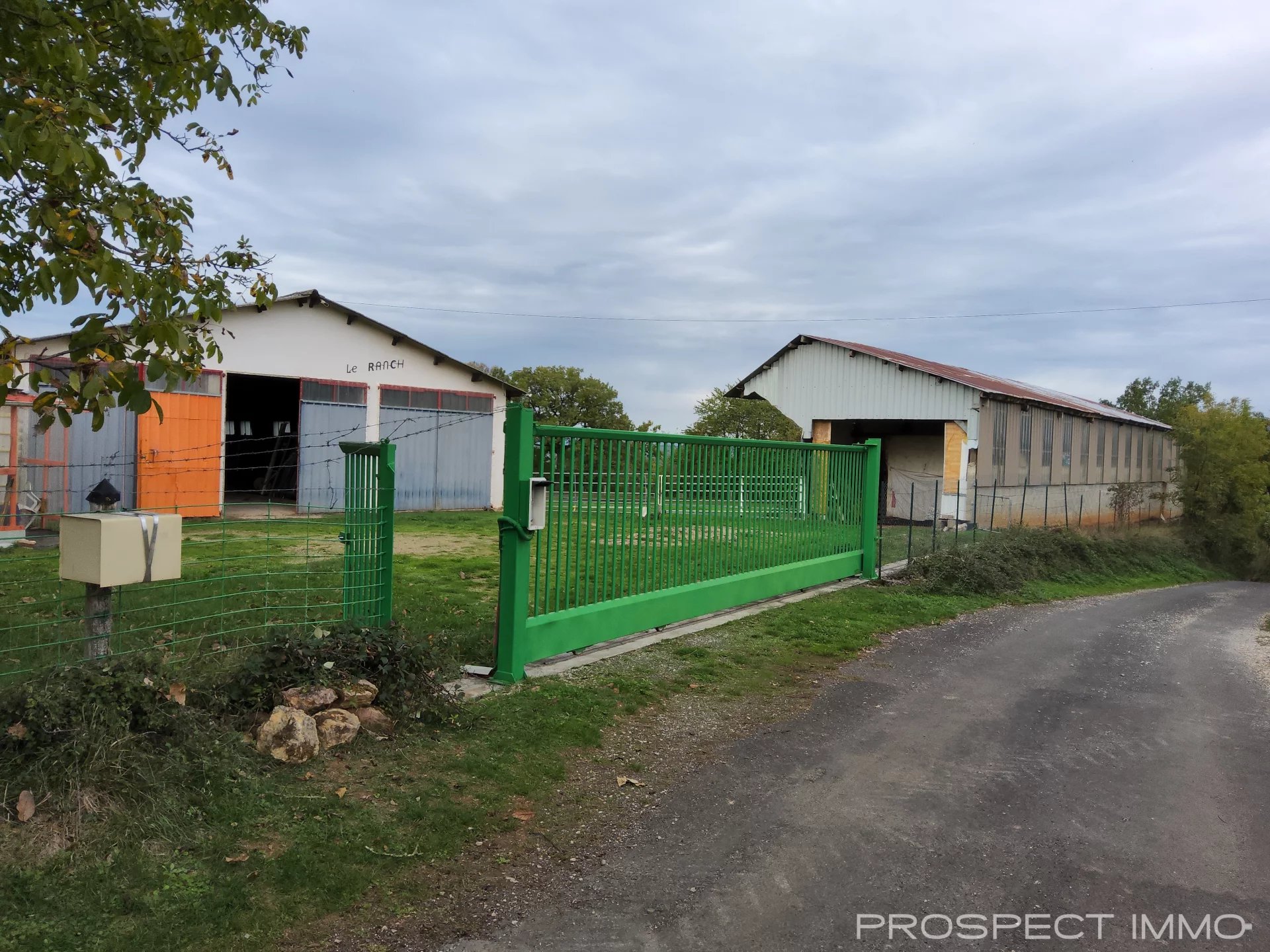 Ensemble immobilier de 1069 m²