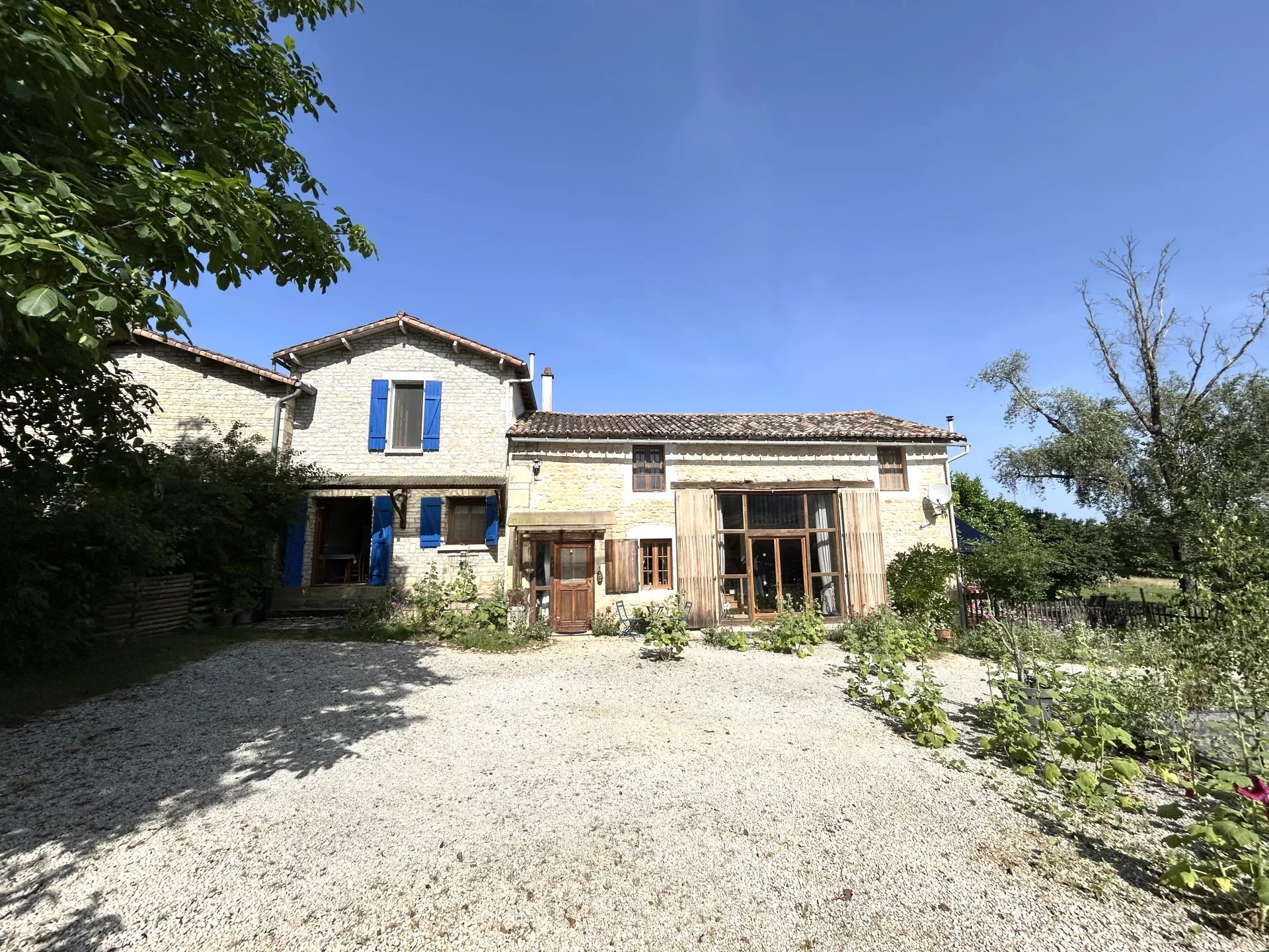 Superbe propriété de 7 chambres sur 2 maisons