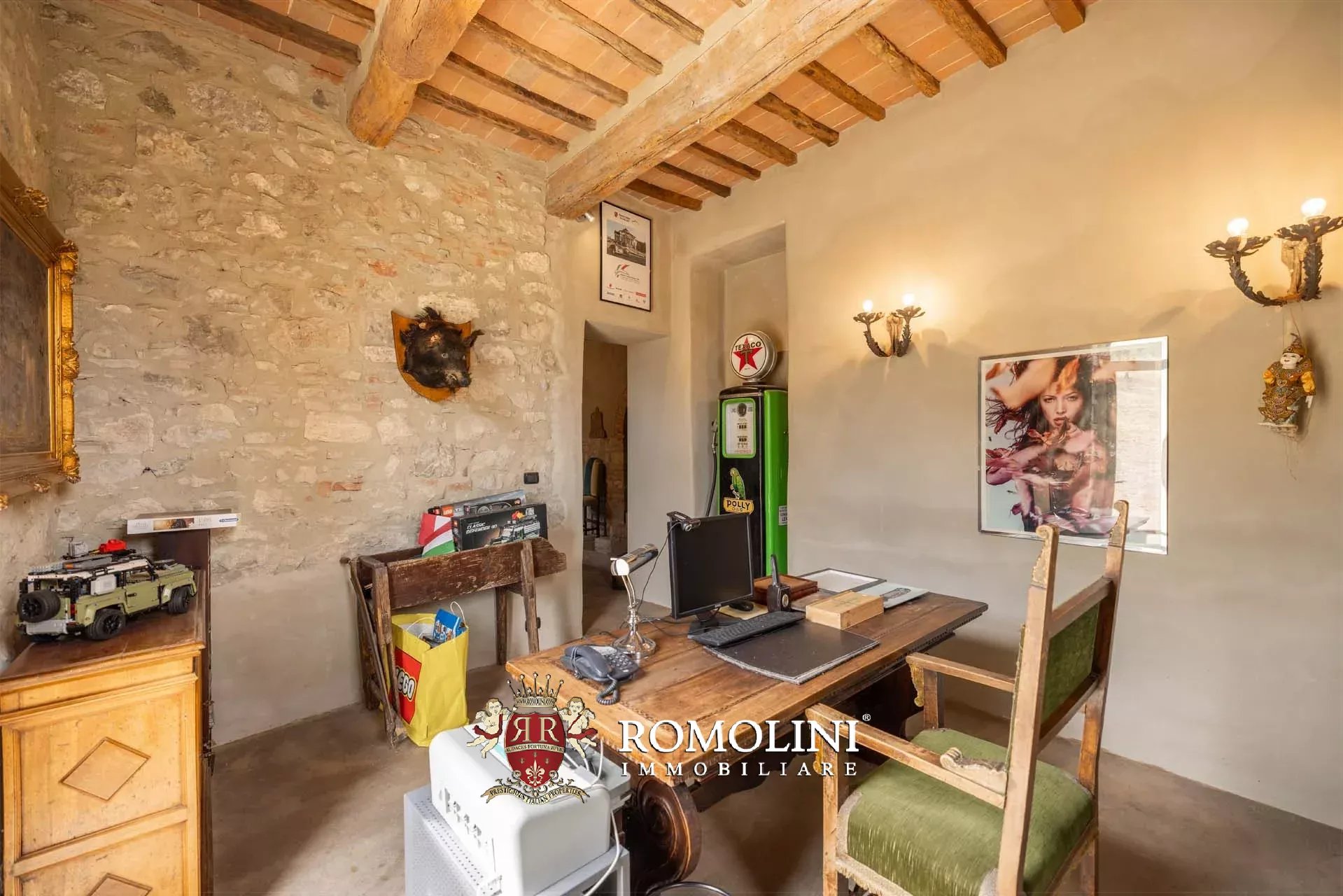 7 Bedroom Villa/Townhouse's Image 16