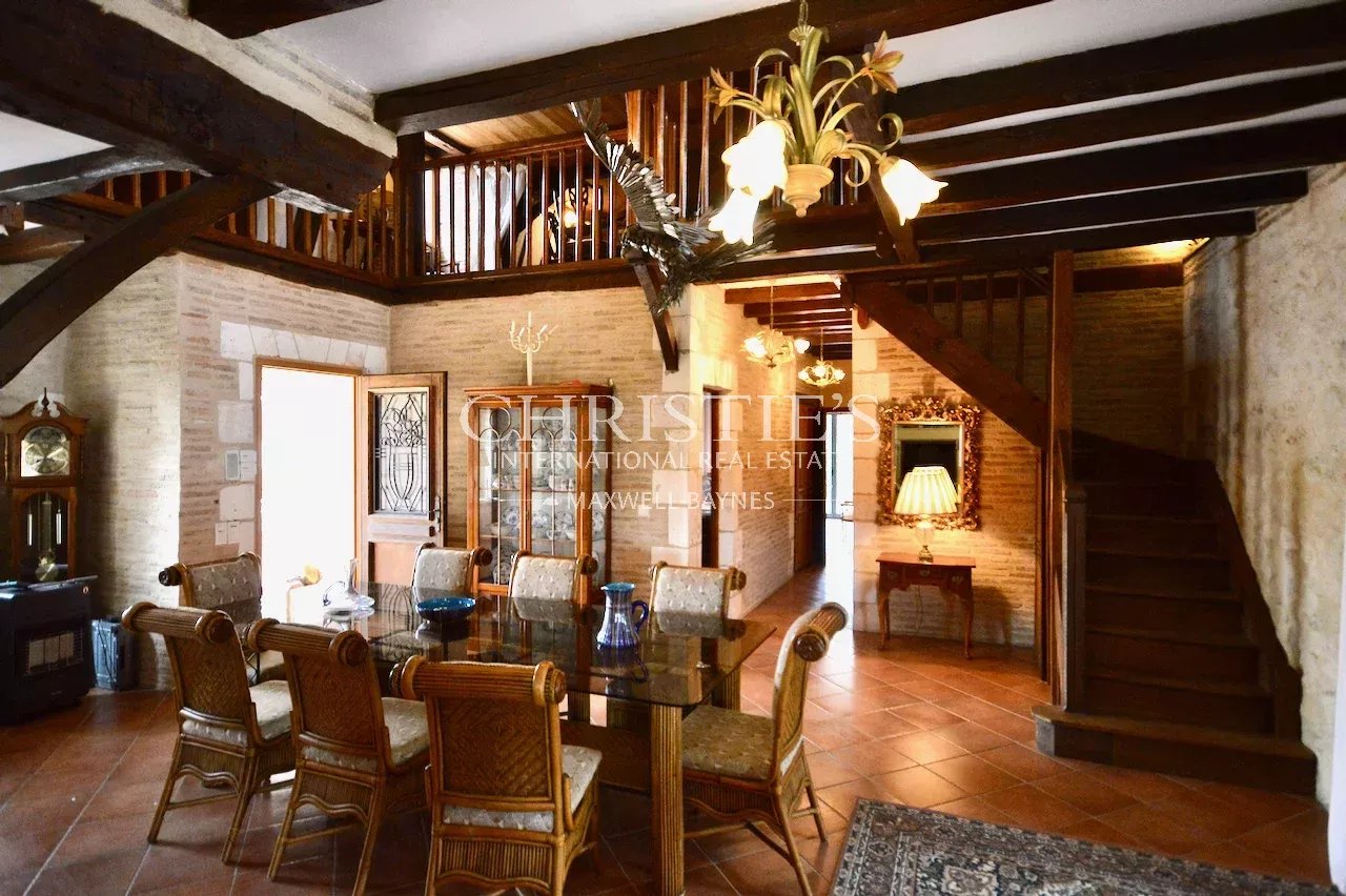 6 Bedroom Villa/Townhouse's Image 9