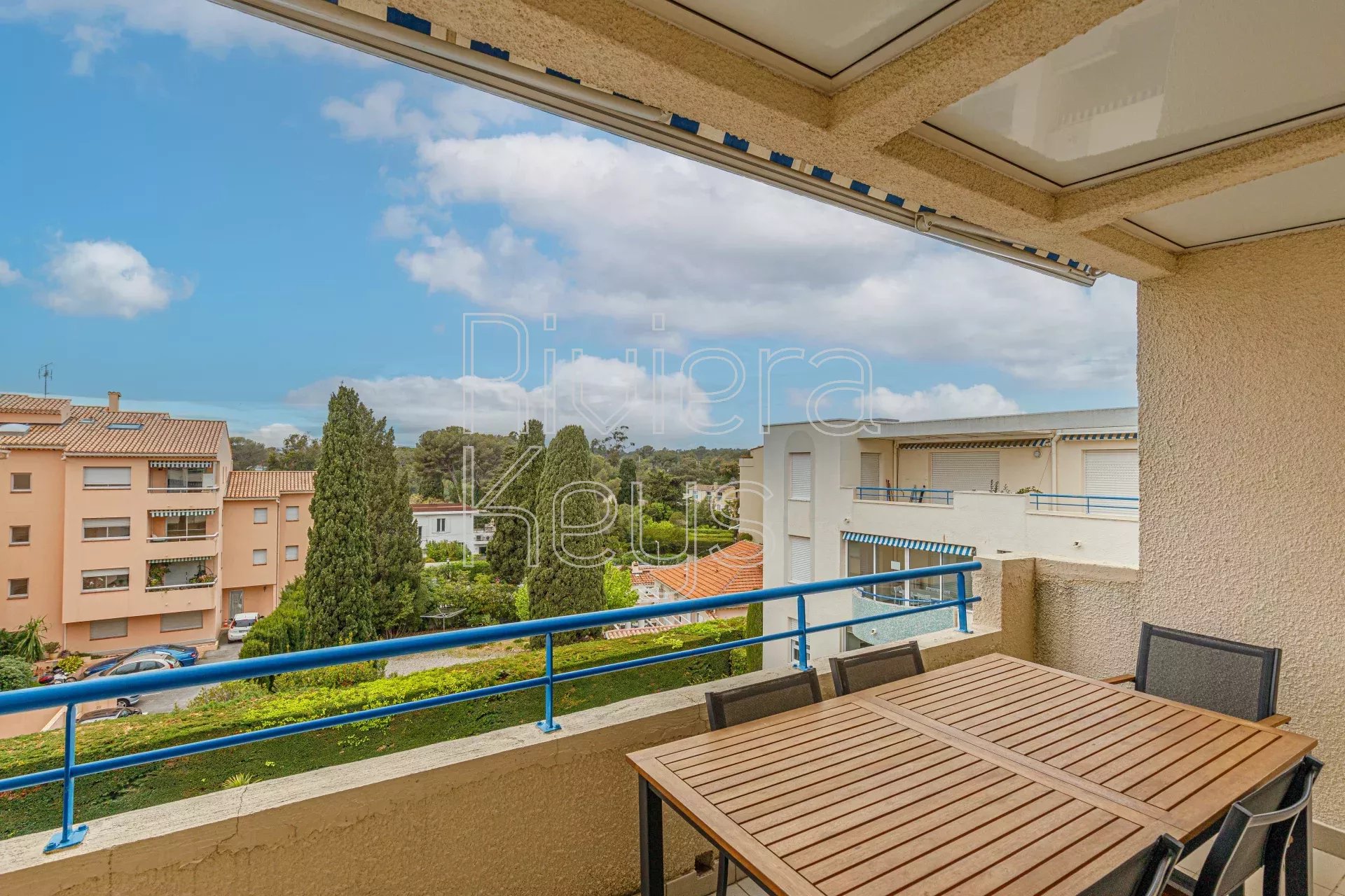 3P,  terrasse, piscine, parking, mer et commerces à pied, Boulouris à Saint-Raphaël