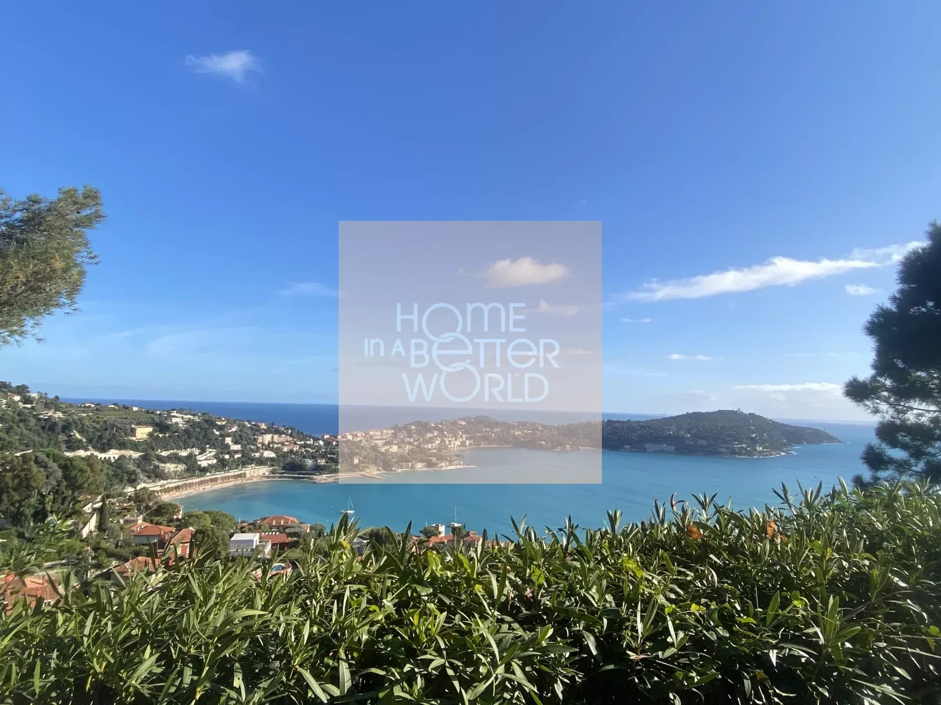 Dernier étage d’exception avec solarium et vue panoramique sur la mer
