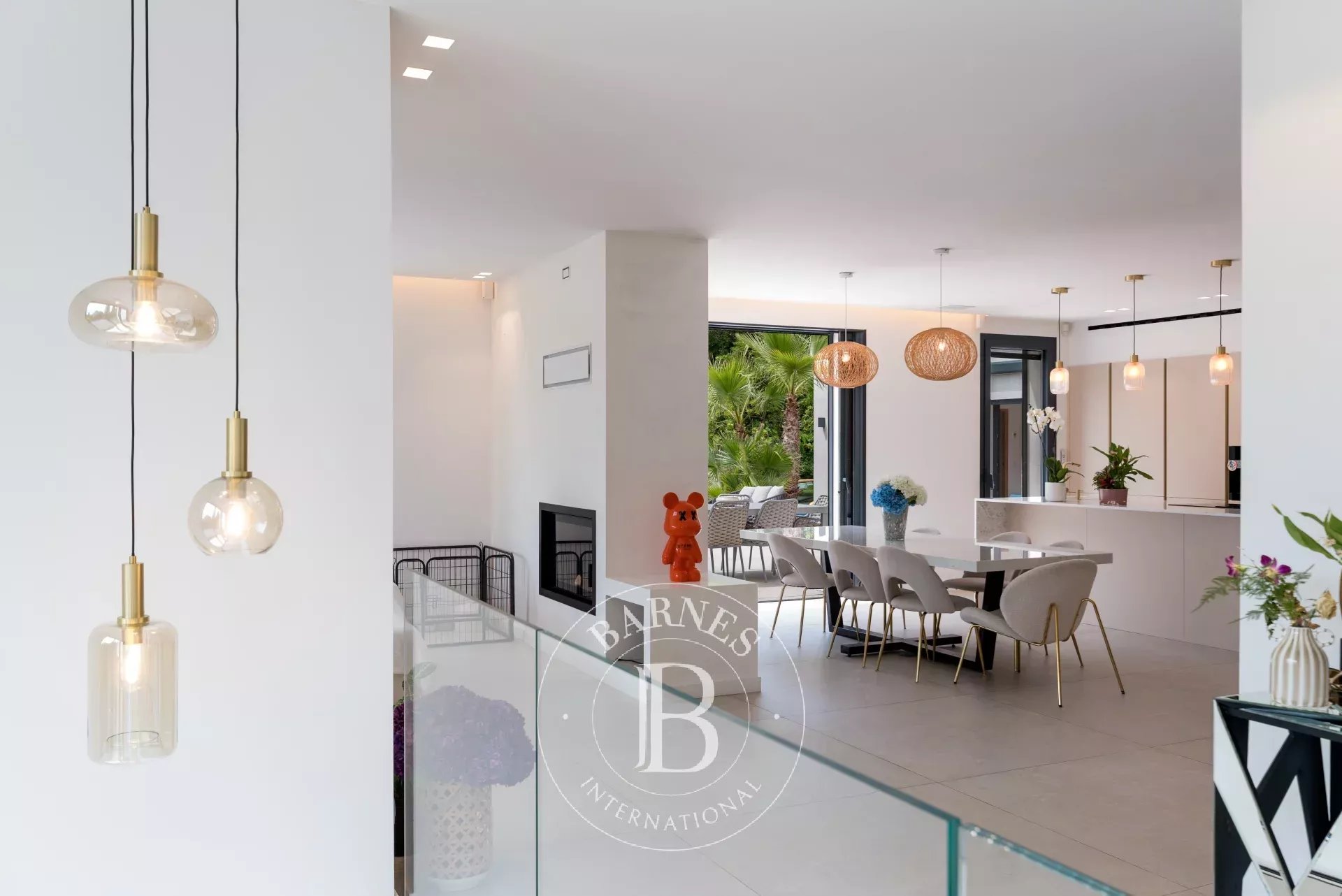 Stunning Contemporary Home – 5 Bedrooms – Smart Home – Pool – Independent Studio - picture 11