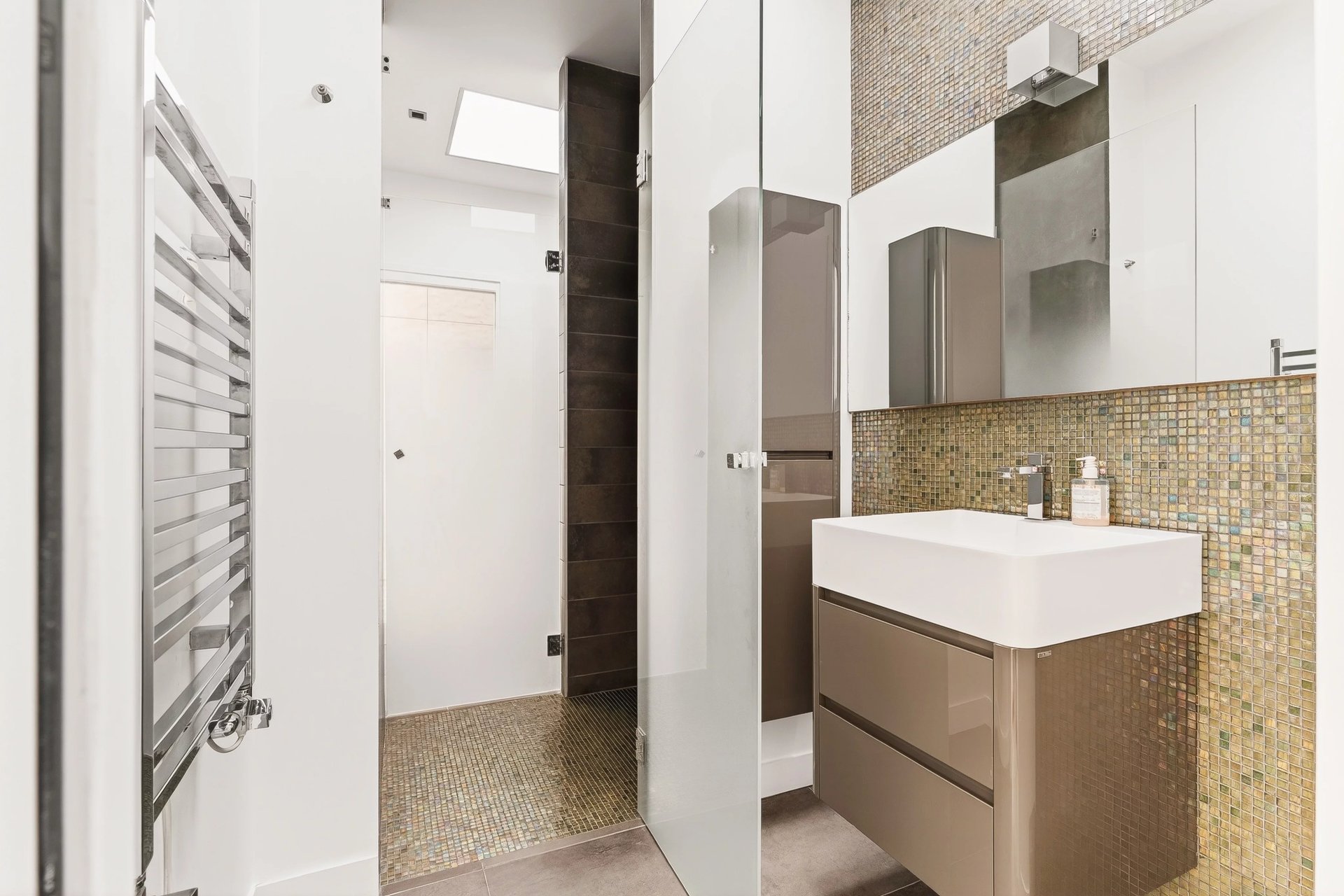 6 Bedroom Villa/Townhouse's Image 17