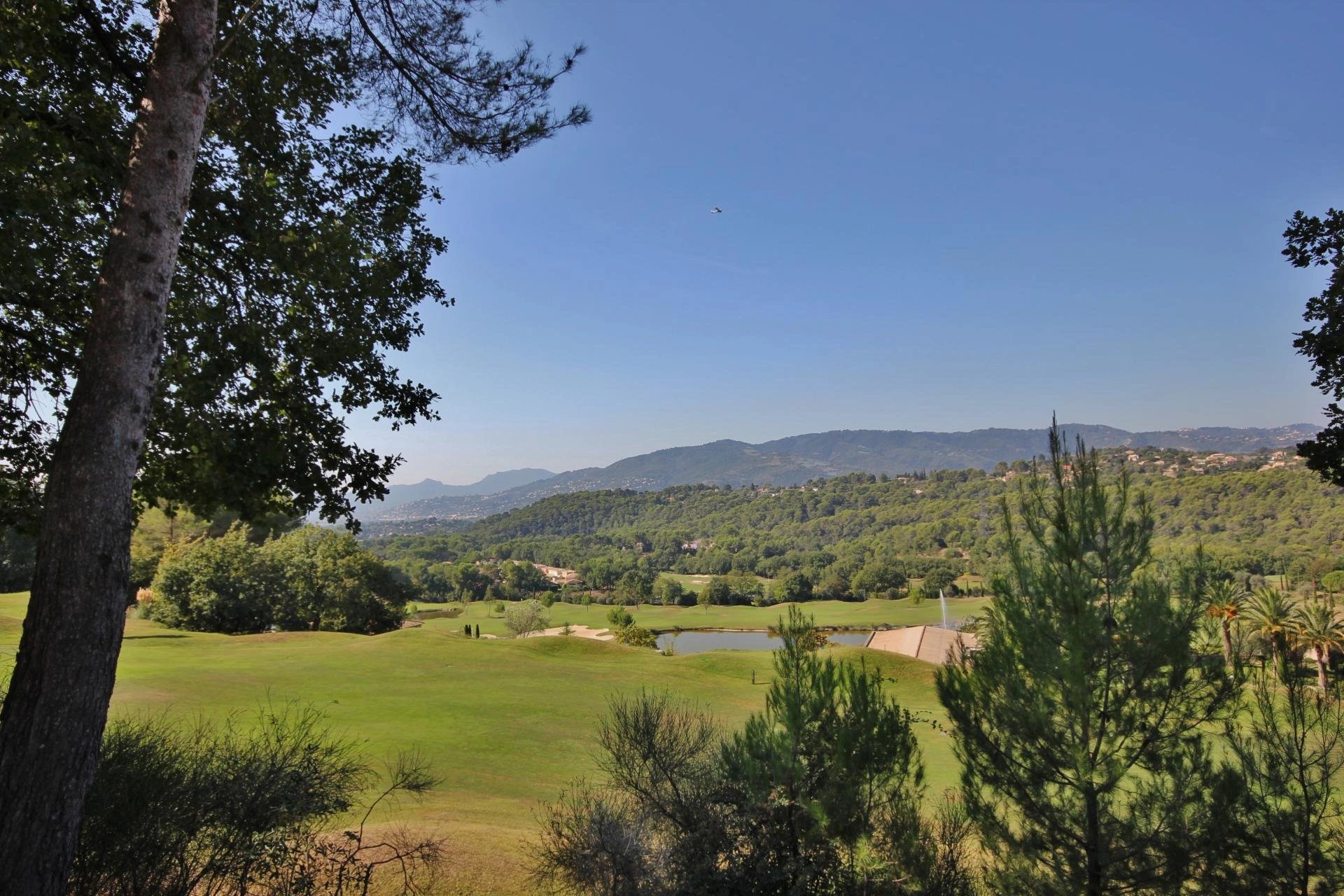 A VENDRE TERRAIN - ROYAL MOUGINS GOLF CLUB