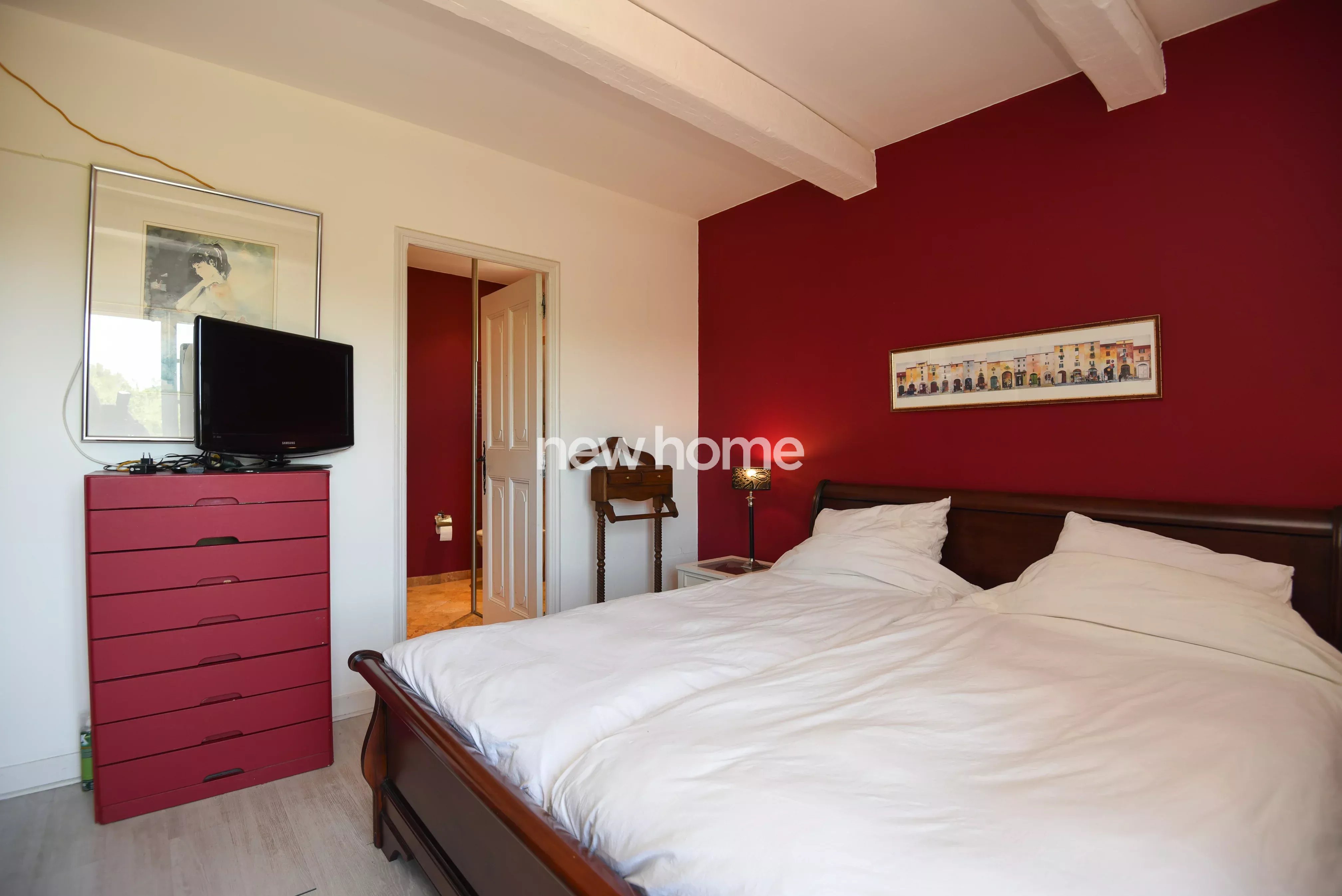 Maison spacieuse sur un terrain vaste et arboré