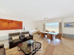 Petit Juas District – Apartment-villa with rooftop terrace – Walking distance to the town centre.** — photo 6 of 7