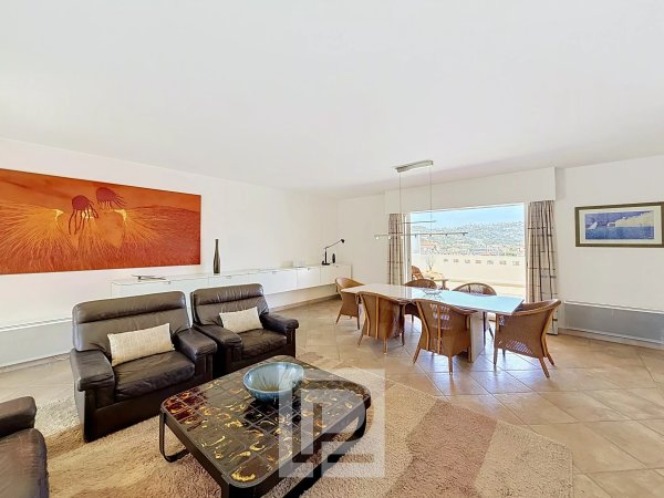 Petit Juas District – Apartment-villa with rooftop terrace – Walking distance to the town centre.** — photo 6