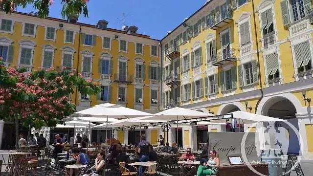Place Garibaldi sale top floor 3 rooms