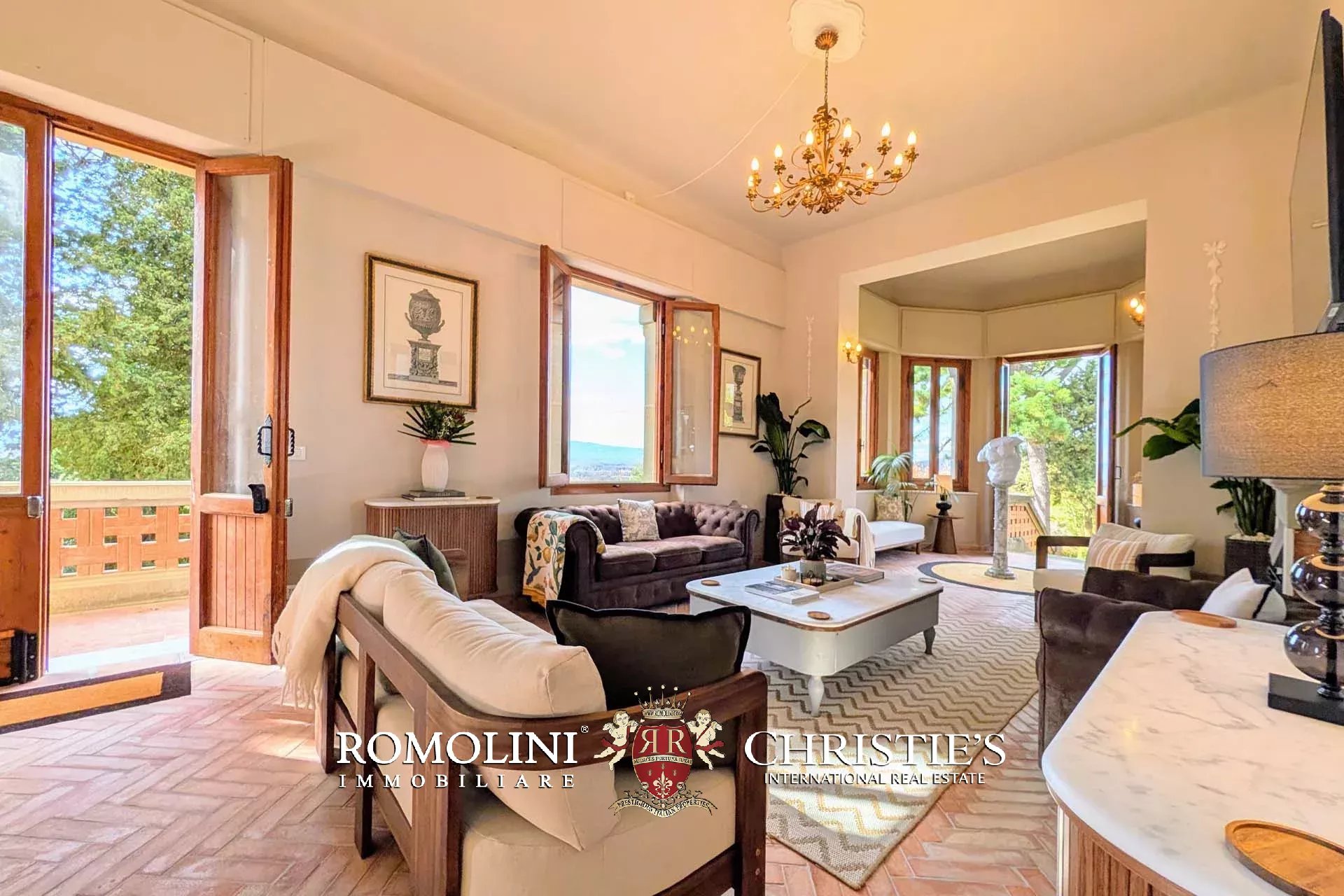 6 Bedroom Villa/Townhouse's Image 5