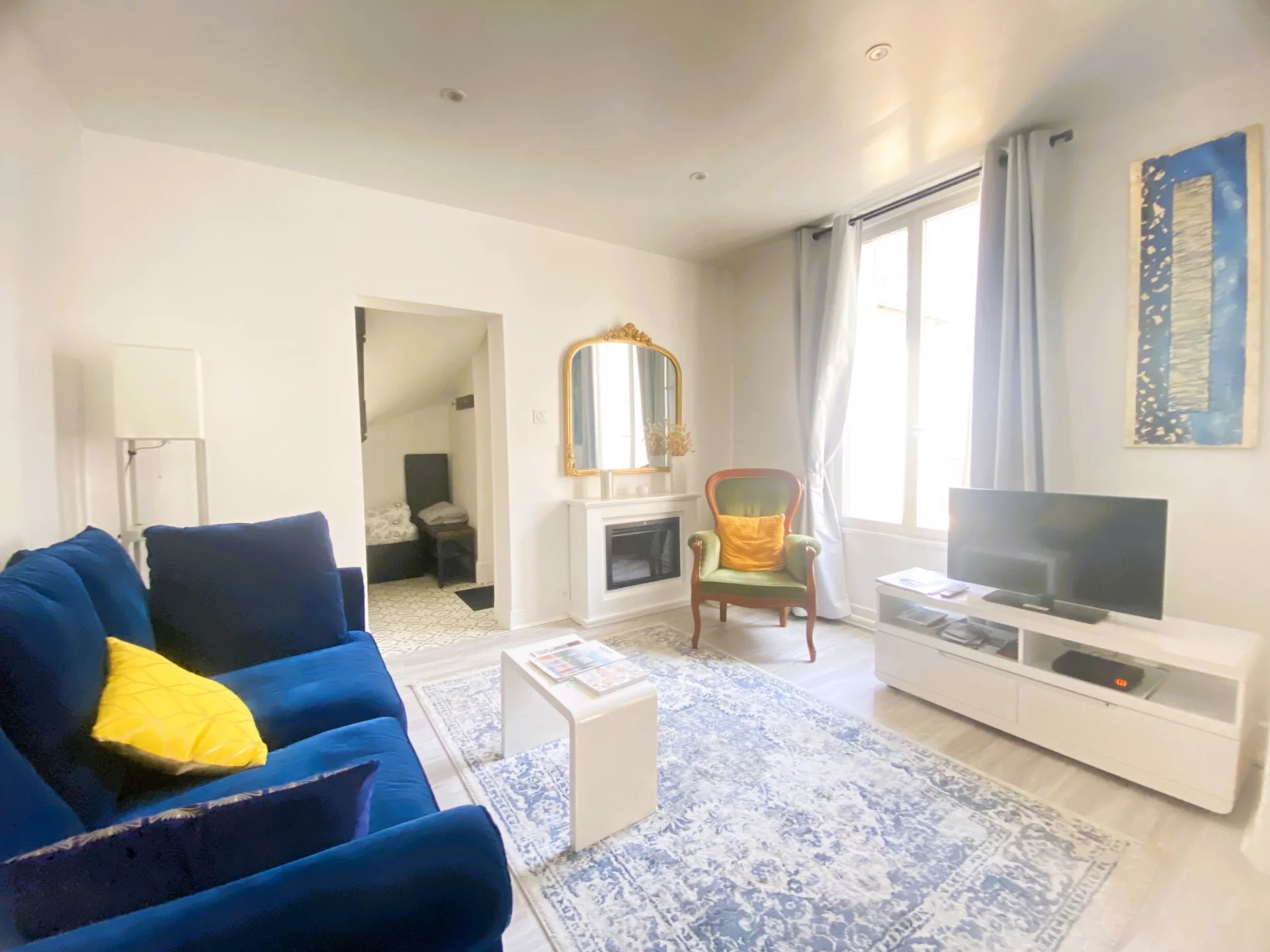 03200 VICHY -MAISON DE VILLE MEUBLÉ  3 PIÈCES AVEC TERRASSE ,PLACE DE PARKING PRIVÉ ET CAVE