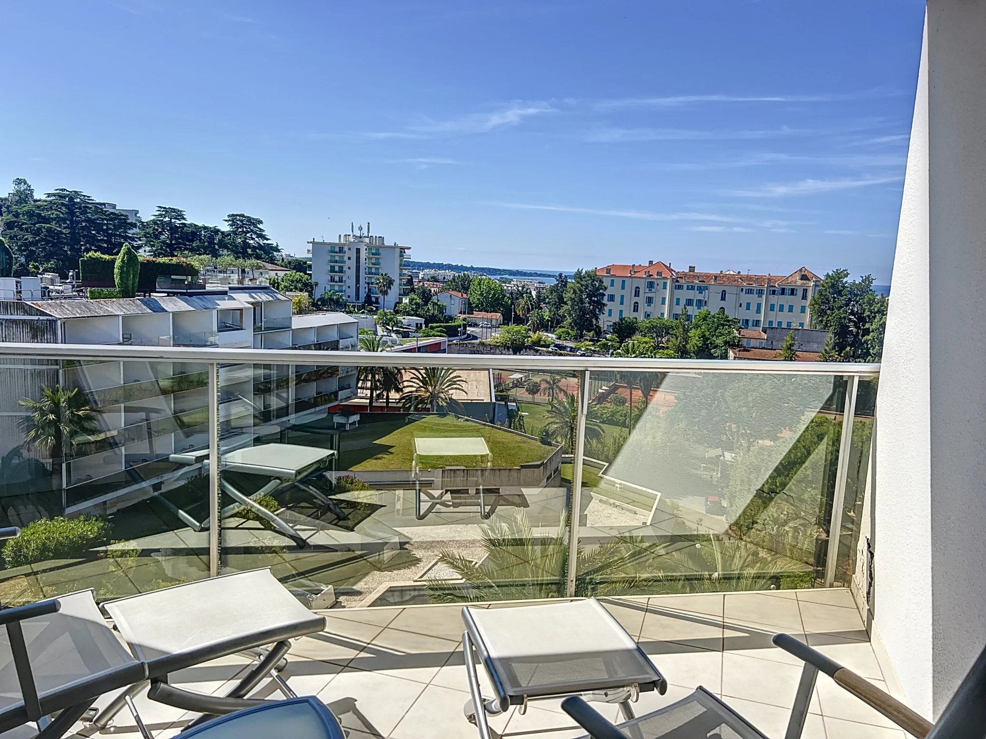 EXCLUSIVITÉ - CANNES MONTFLEURY - 3 PIÈCES - DERNIER ÉTAGE - PISCINE