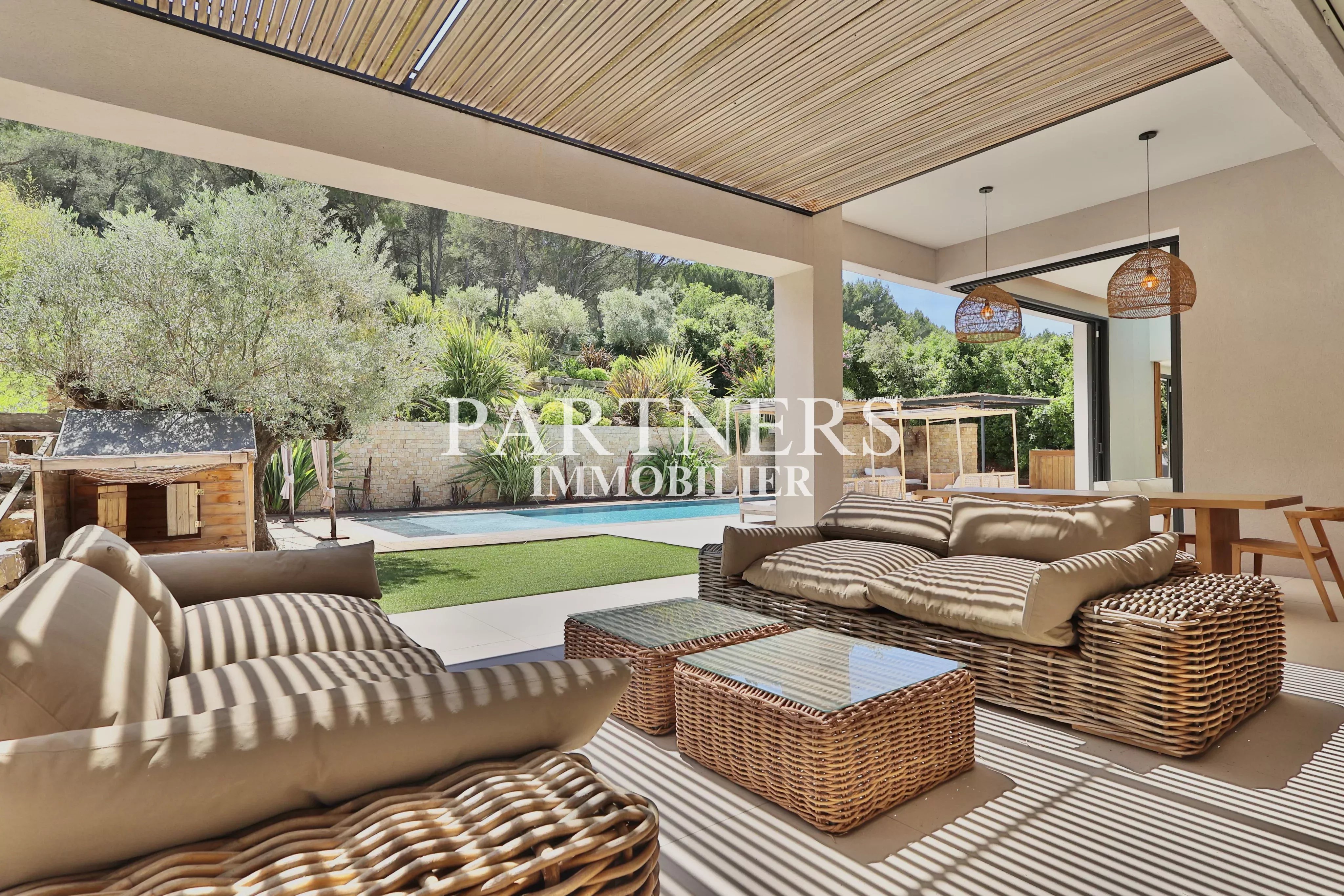 Villa moderne de 350 m² à 20min d'Aix