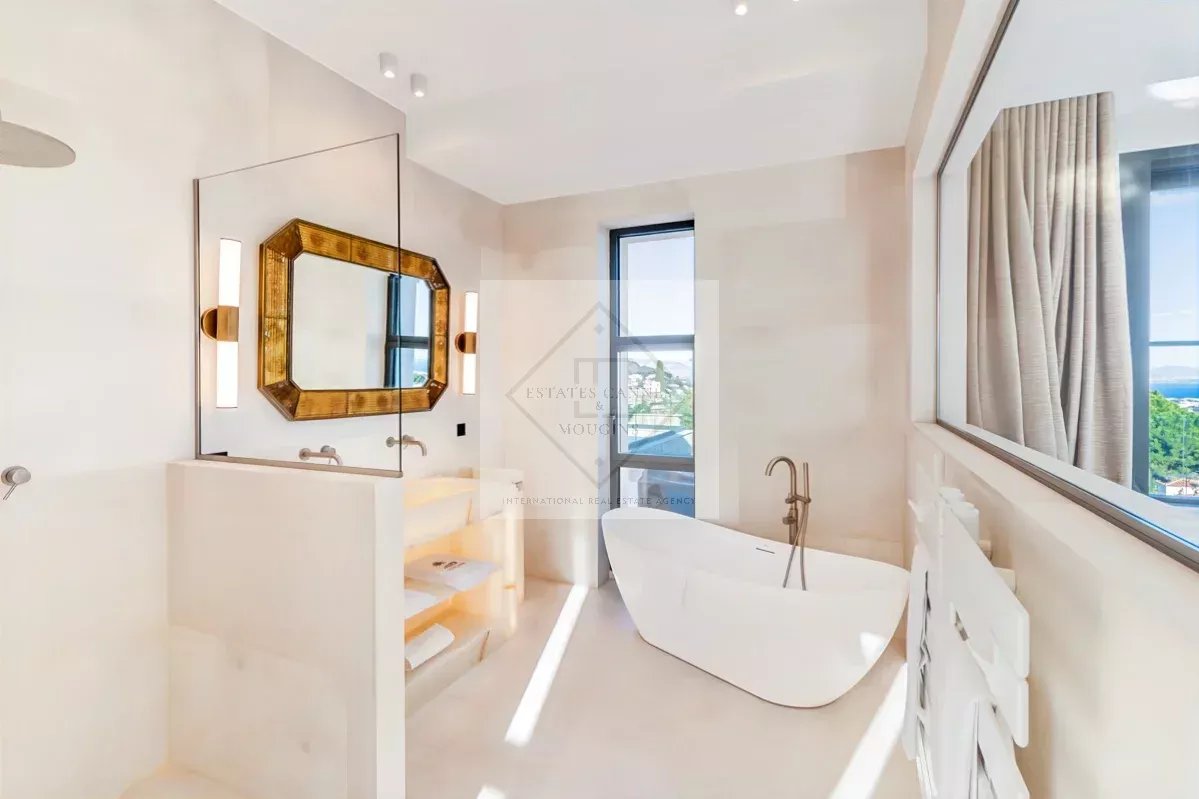 SUPER CANNES — EXCEPTIONAL BRAND-NEW CONTEMPORARY VILLA WITH PANORAMIC SEA VIEWS — photo 20