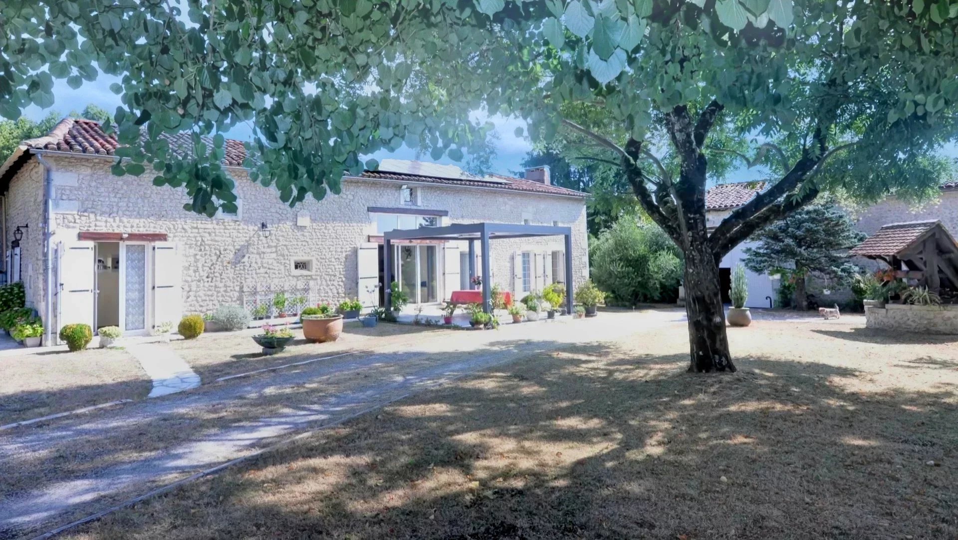 Longère de 180 m² offrant 3 chambres avec un terrain 1410 m²
