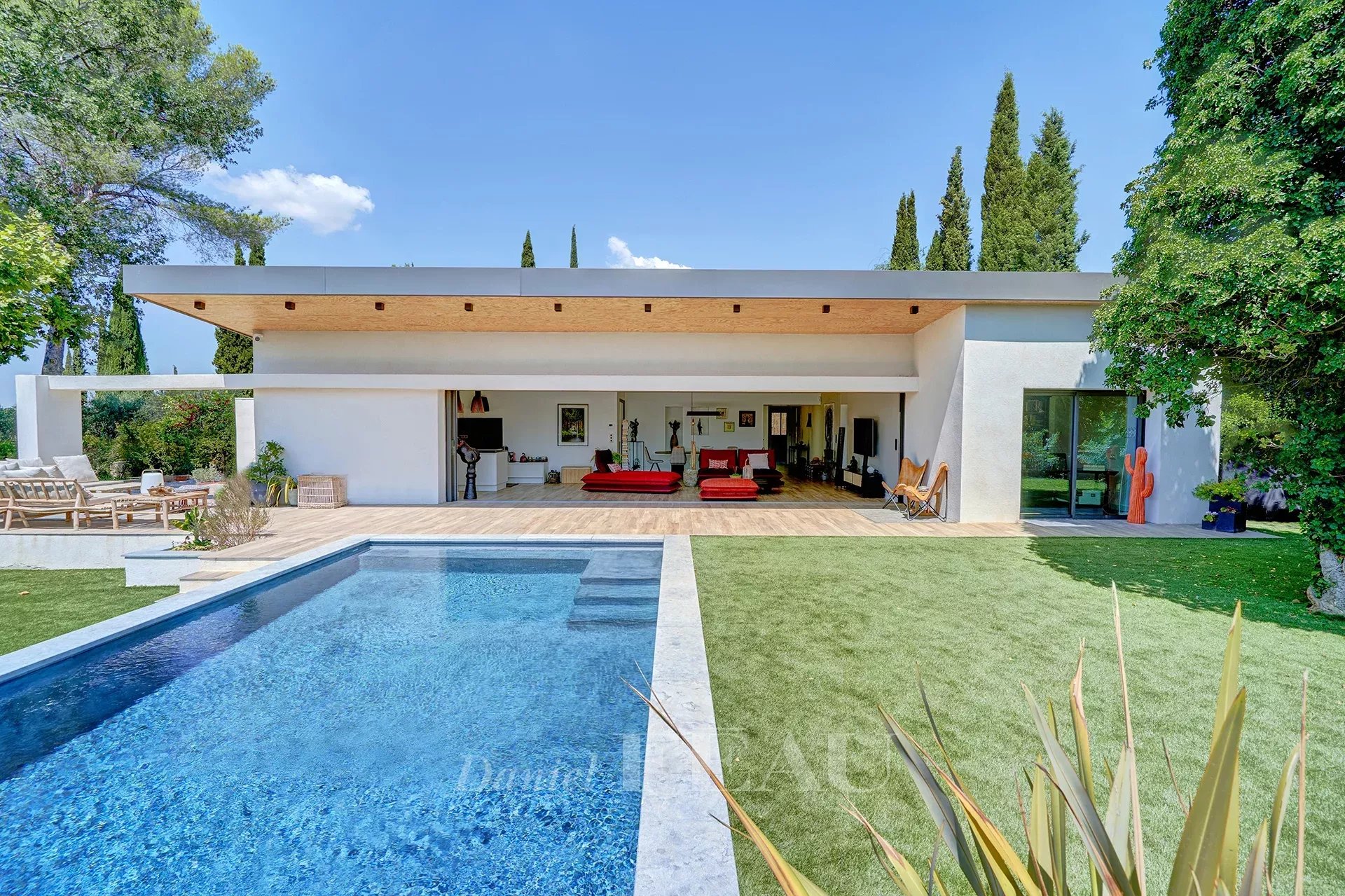 Aix en Provence – A superb architect-designed property