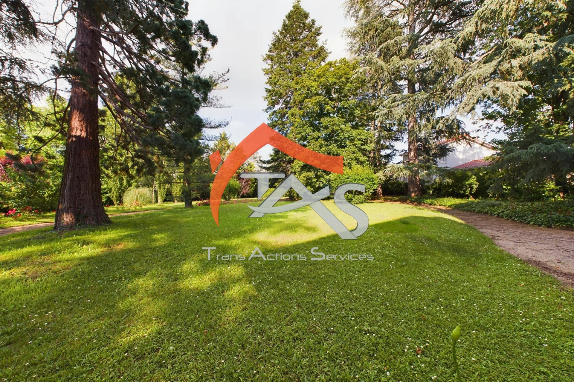 Parcelle de terrain à bâtir de 1210m² - Photo 2